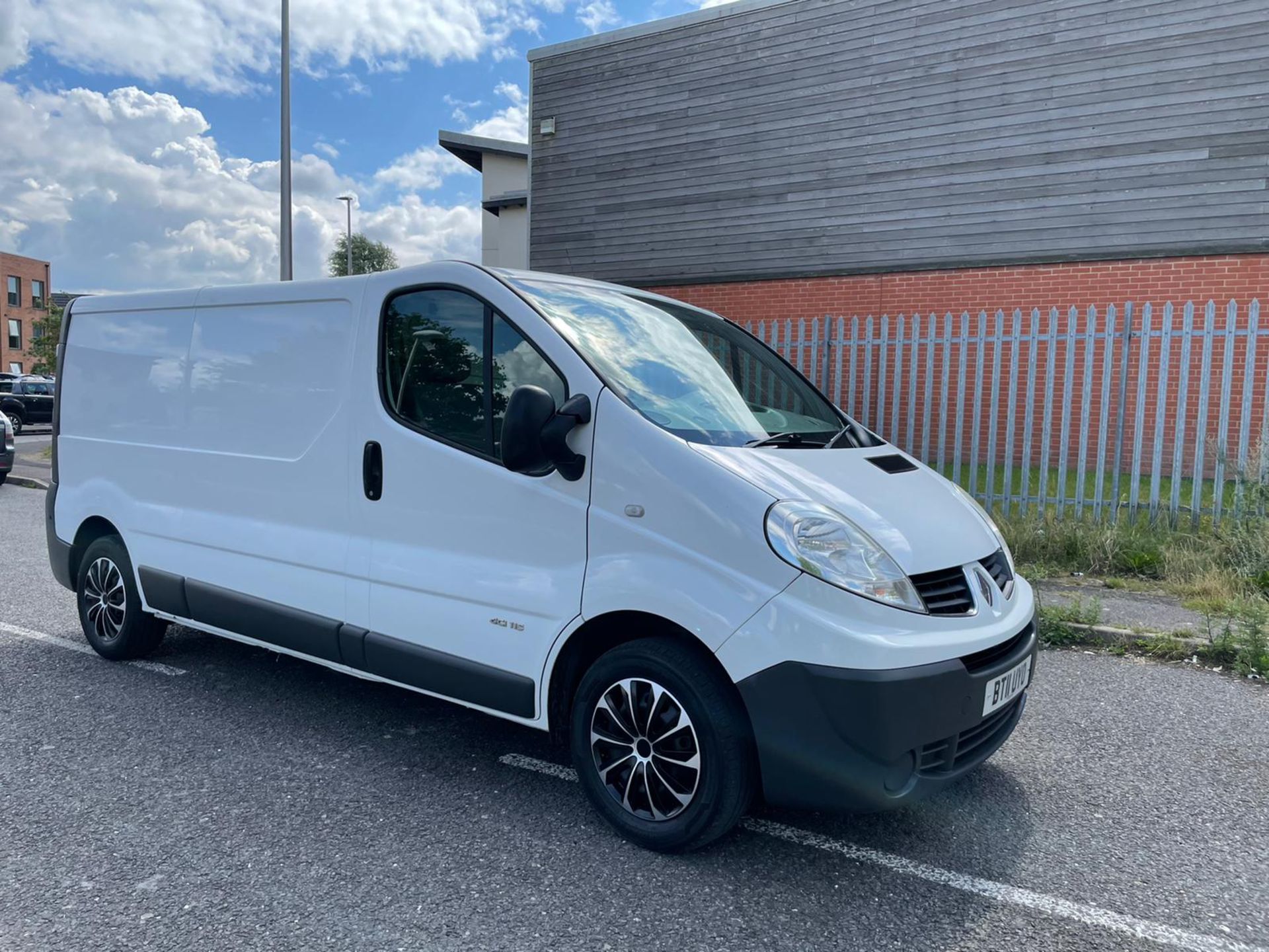 2011 RENAULT TRAFIC LL29 DCI 115 WHITE PANEL VAN, 2.0 DIESEL ENGINE, 85,946 MILES WITH FSH *NO VAT*