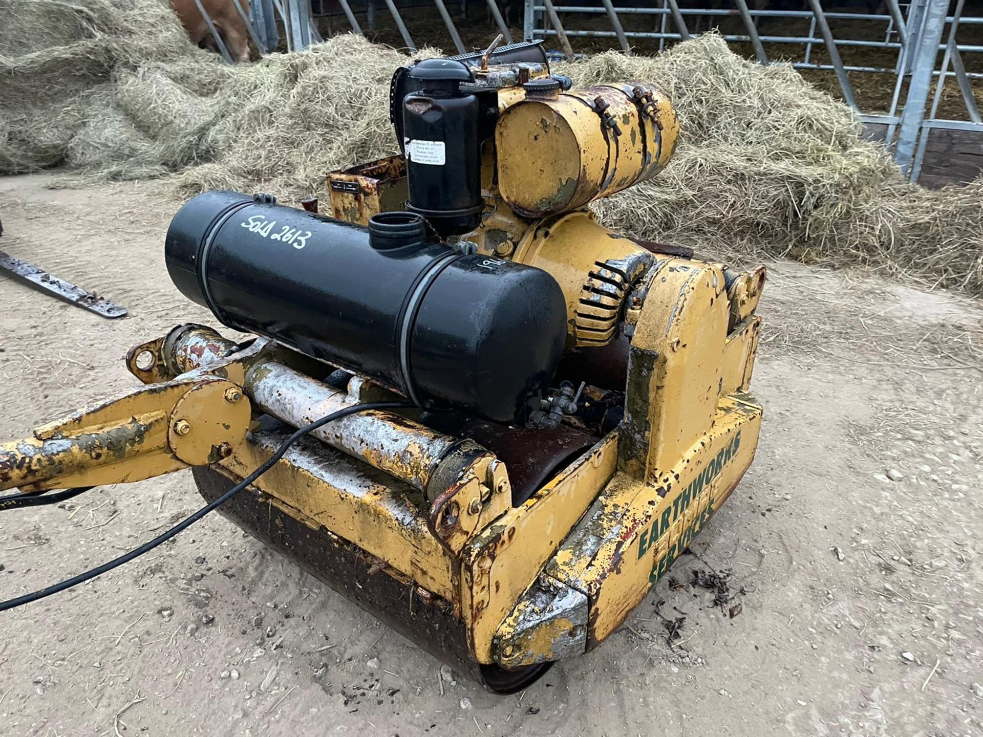 BOMAG F/R DIESEL TWIN DRUM ROLLER, HATZ TWIN CYLINDER DIESEL ENGINE, UNTESTED *PLUS VAT* - Image 5 of 9