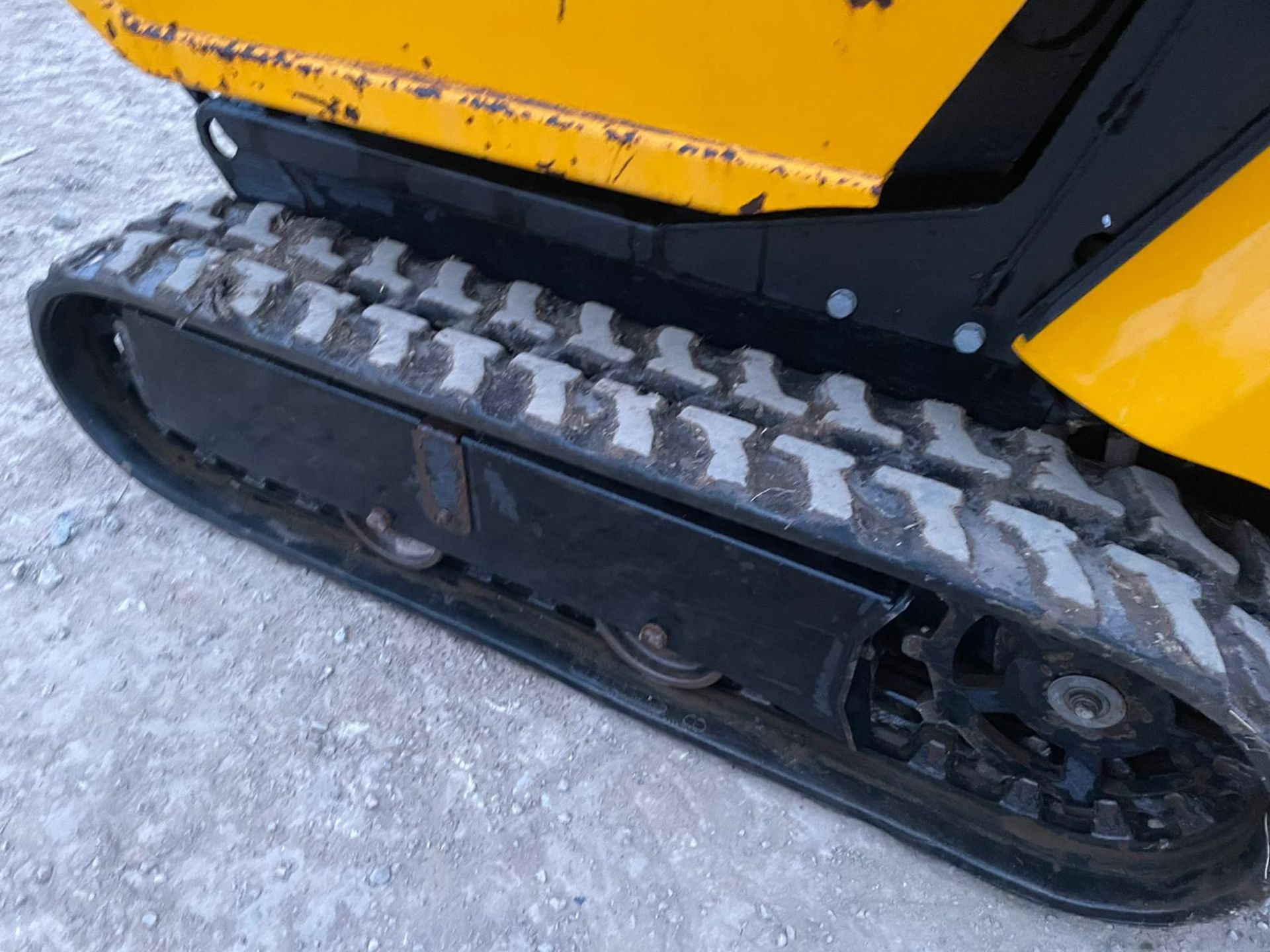 2019 JCB HTD-5 DIESEL TRACKED DUMPER, RUNS DRIVES AND DUMPS, 2 SPEED TRACKING, ELECTRIC START - Image 10 of 13