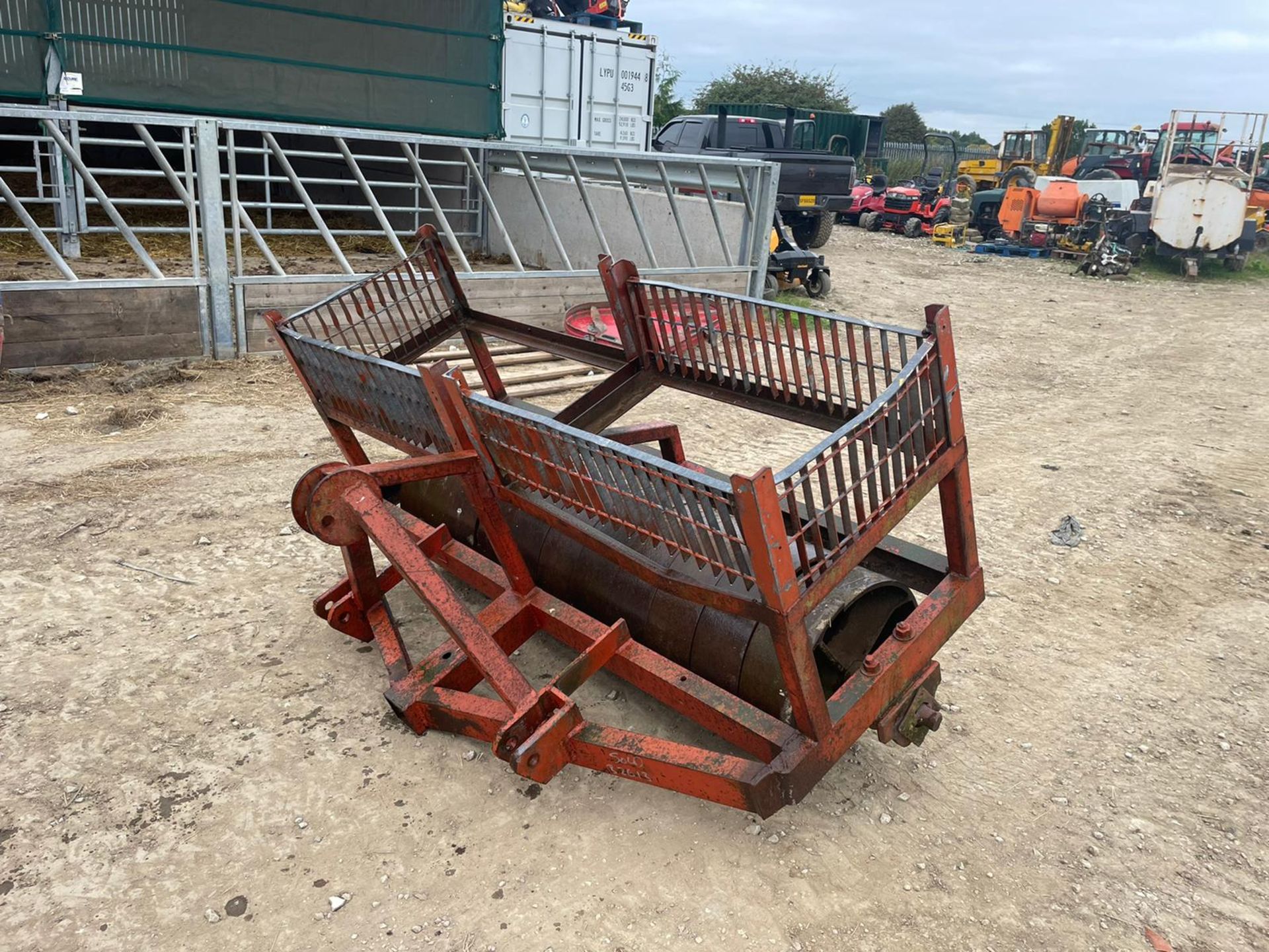 RED FLAT DRUM ROLLER, SUITABLE FOR COMPACT TRACTOR, 3 POINT LINKAGE *PLUS VAT* - Image 4 of 6