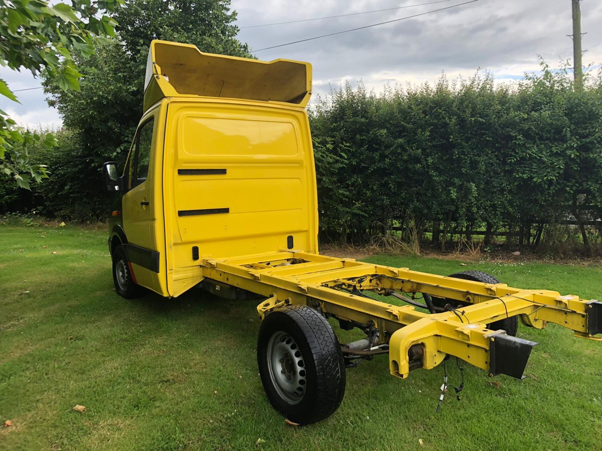 NEW JOHN DEERE RIDE ON MOWERS, 17.5hp (13kw) ENGINE, 42 INCH EDGE MOWER DECK *PLUS VAT* - Image 11 of 16