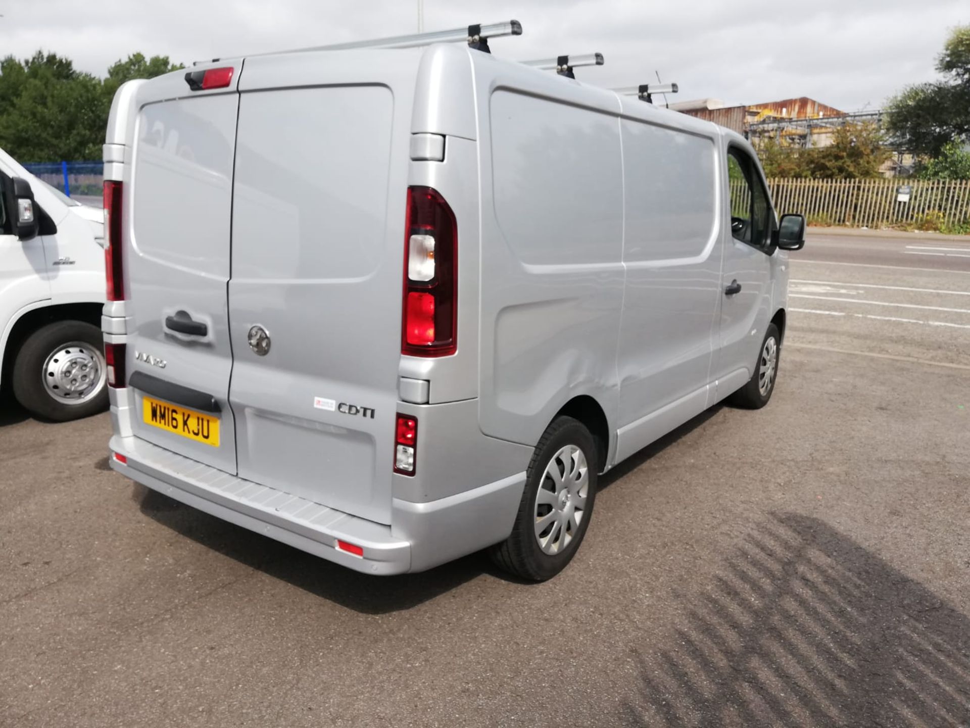 2016 VAUXHALL VIVARO 2900 SPORTIVE CDTI SILVER PANEL VAN, 1.6 DIESEL, 96K MILES WITH FSH *PLUS VAT* - Image 7 of 11