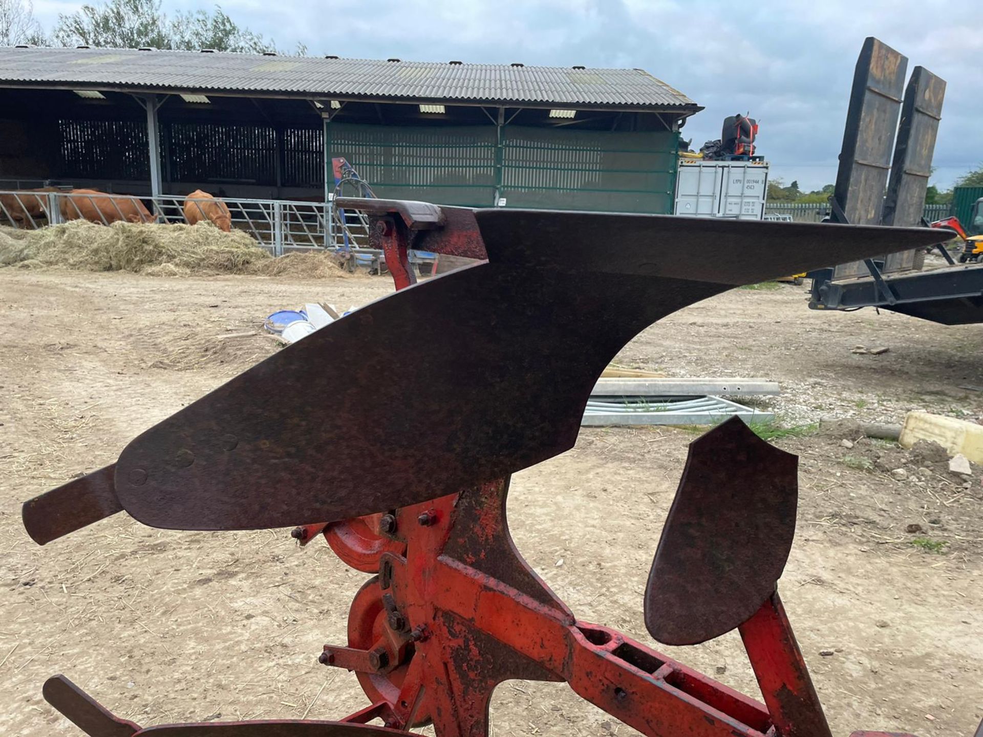 RED SINGLE FURROW REVERSIBLE PLOUGH, SUITABLE FOR COMPACT TRACTOR *PLUS VAT* - Image 9 of 9