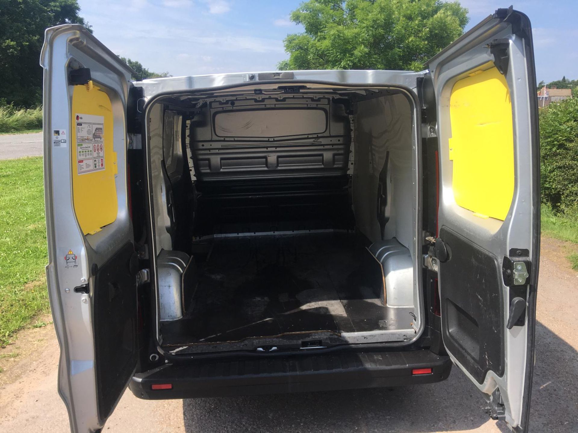 2019 VAUXHALL VIVARO 2700 CDTI S/S SILVER PANEL VAN, 1.6 DIESEL ENGINE, 54,566 MILES *NO VAT* - Image 10 of 21