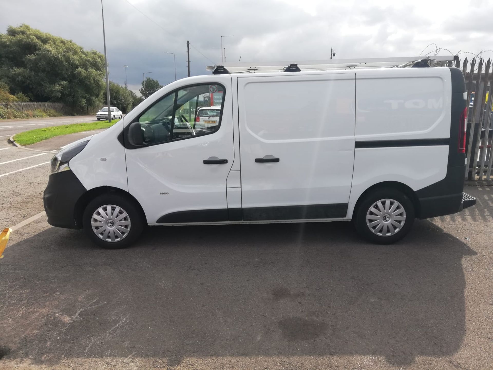 2014/64 VAUXHALL VIVARO 2900 CDTI ECOFLEX WHITE PANEL VAN, 1.6 DIESEL, 107K MILES W/ FSH *PLIS VAT* - Image 4 of 10