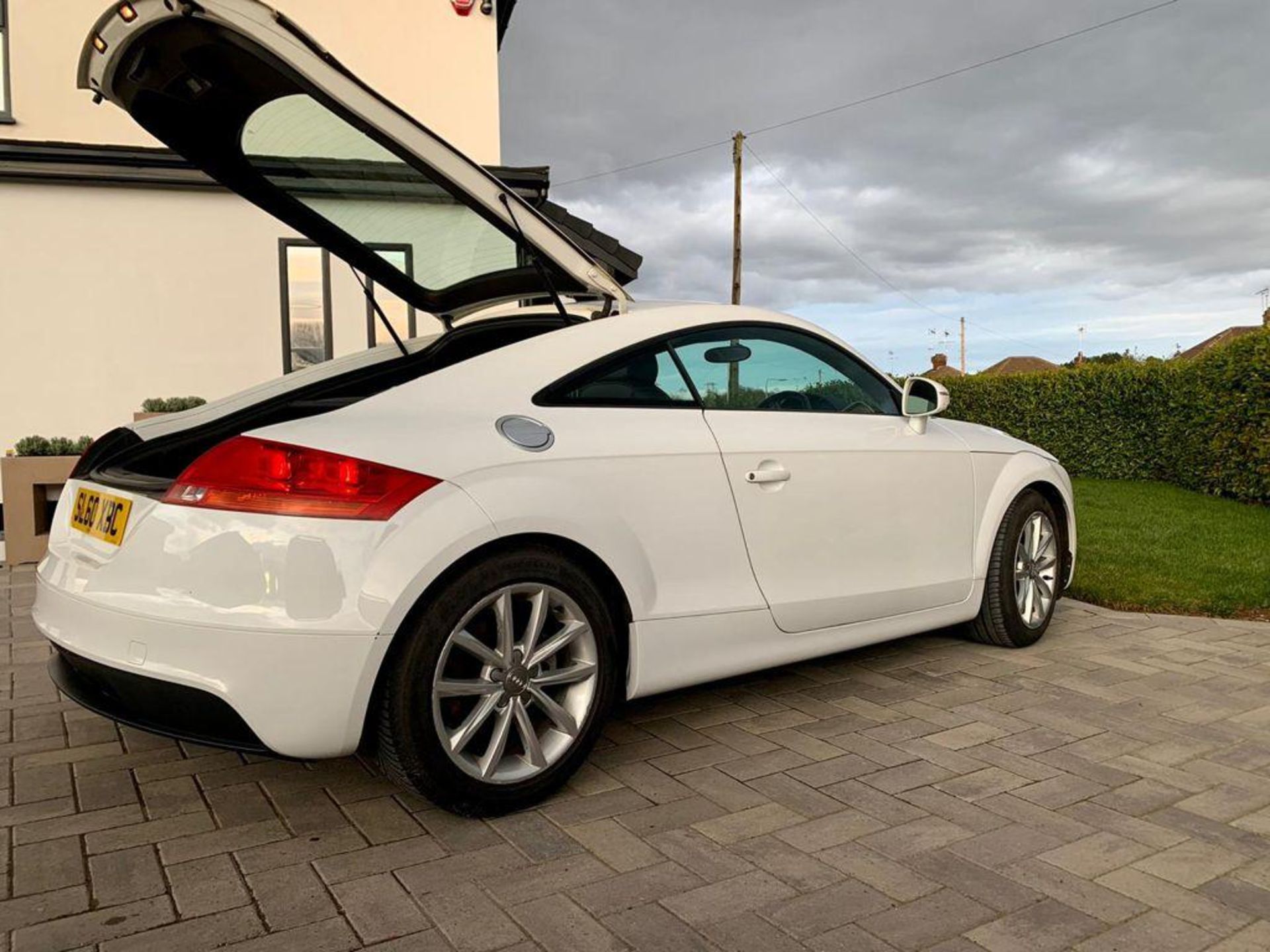 2010/60 AUDI TT SPORT TDI QUATTRO WHITE COUPE, 2.0 DIESEL ENGINE, 81,376 MILES *NO VAT* - Image 13 of 24