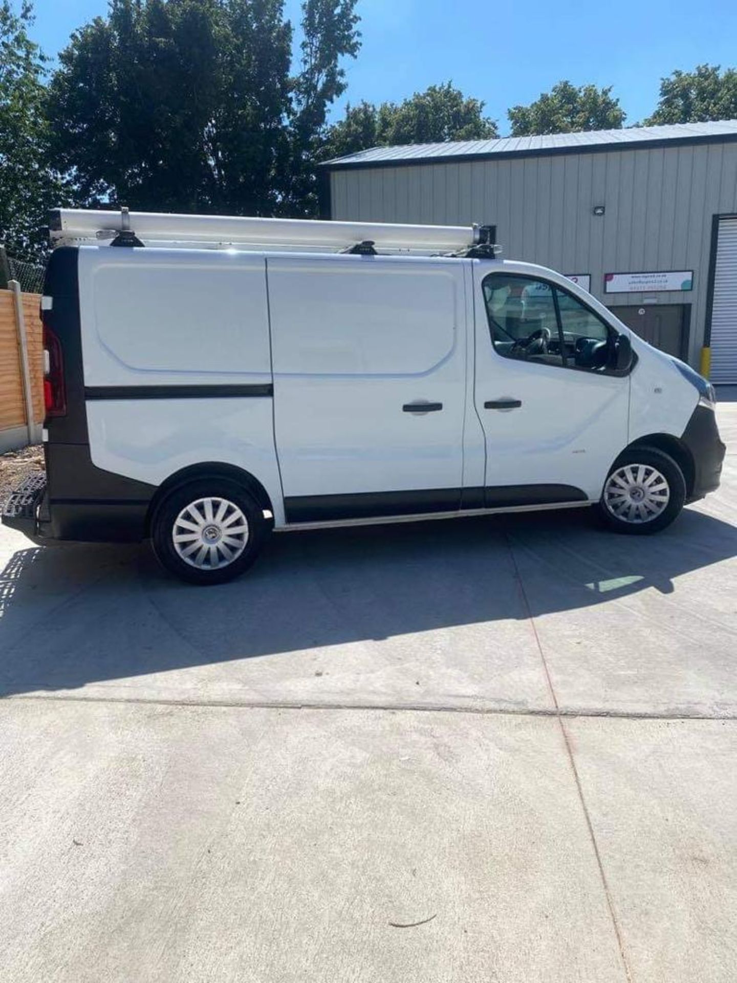 2015 VAUXHALL VIVARO 2900 CDTI ECOFLEX WHITE PANEL VAN, 1.6 DIESEL, 82K MILES WITH FSH *PLUS VAT* - Image 6 of 10