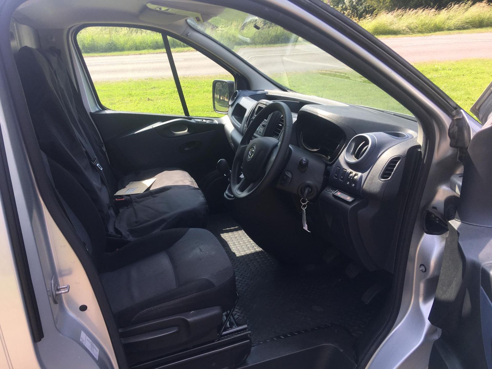 2019 VAUXHALL VIVARO 2700 CDTI S/S SILVER PANEL VAN, 1.6 DIESEL ENGINE, 54,566 MILES *NO VAT* - Image 11 of 21