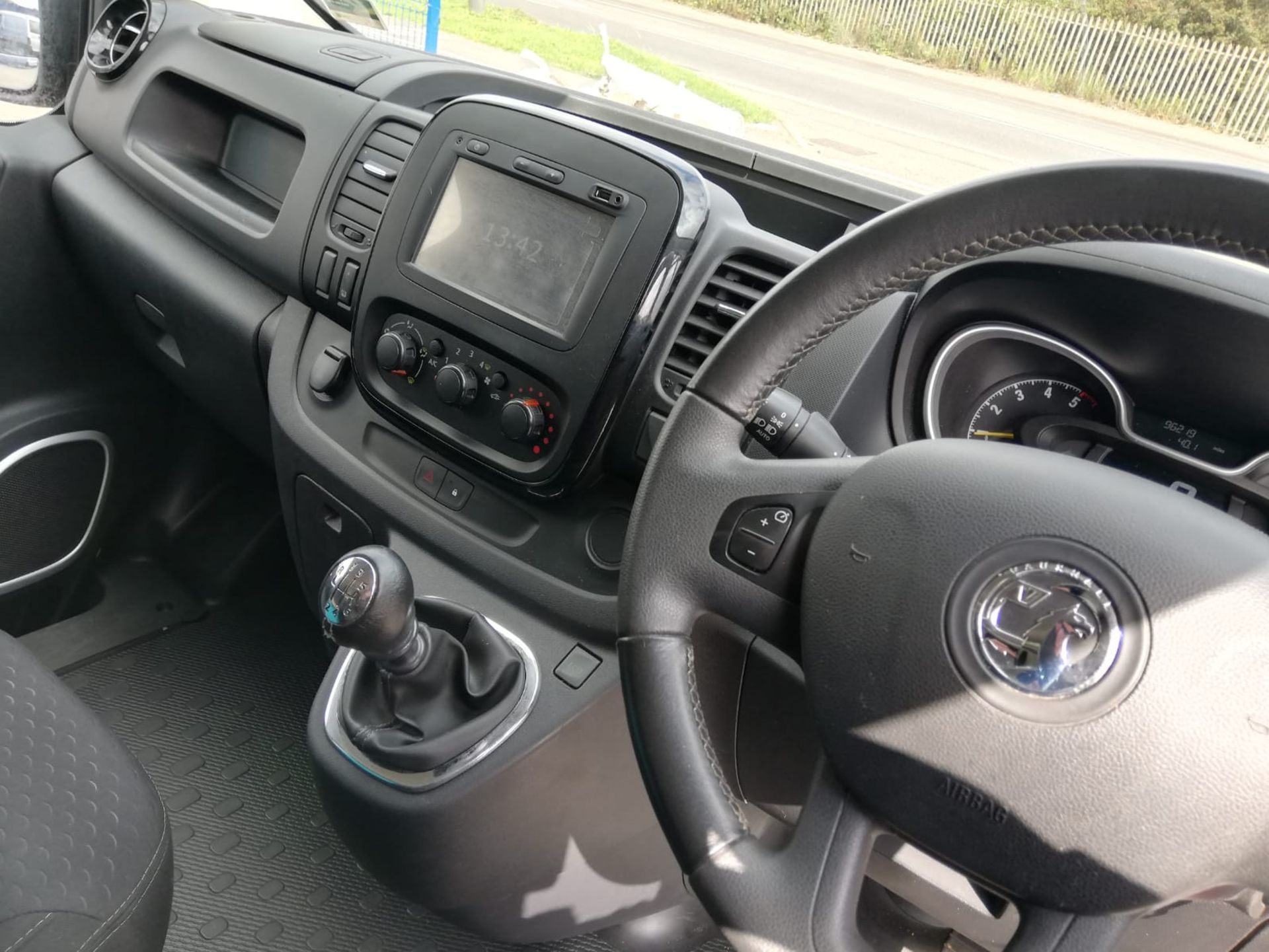 2016 VAUXHALL VIVARO 2900 SPORTIVE CDTI SILVER PANEL VAN, 1.6 DIESEL, 96K MILES WITH FSH *PLUS VAT* - Image 11 of 11