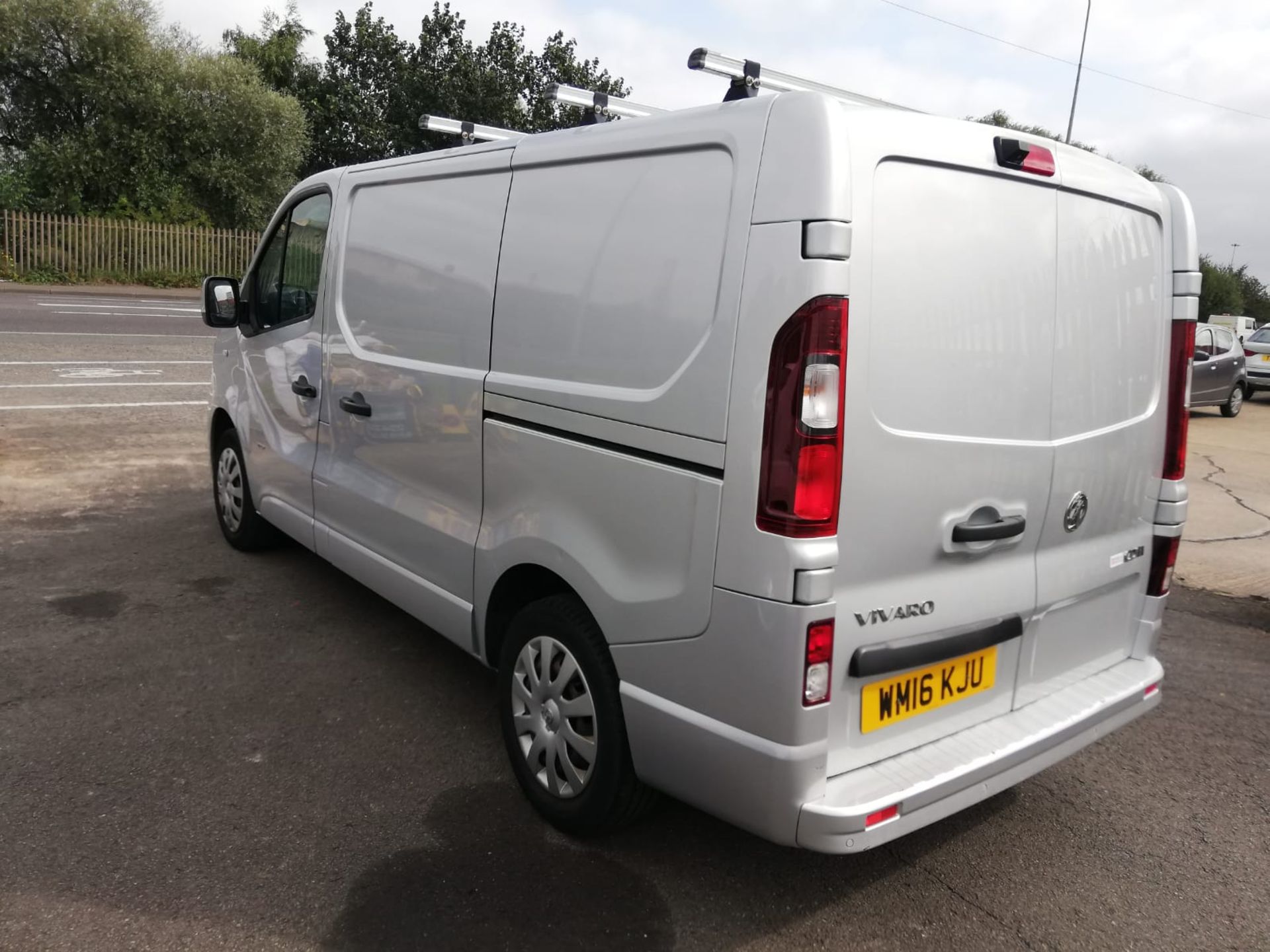 2016 VAUXHALL VIVARO 2900 SPORTIVE CDTI SILVER PANEL VAN, 1.6 DIESEL, 96K MILES WITH FSH *PLUS VAT* - Image 5 of 11