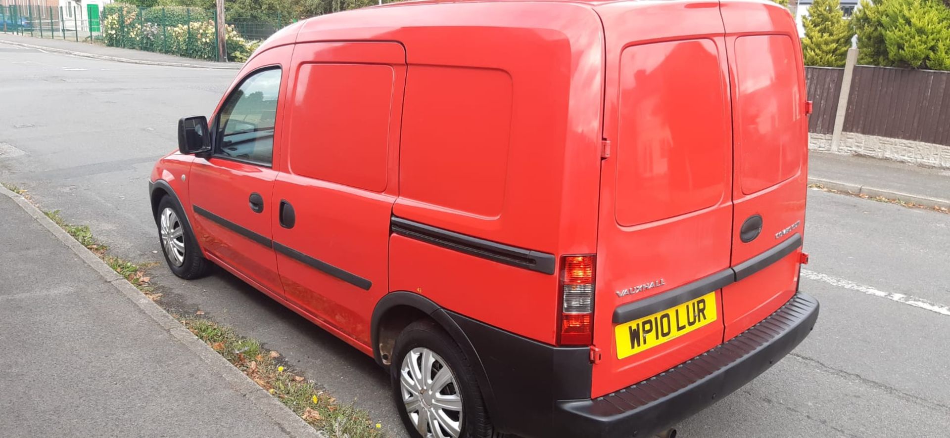 2010 VAUXHALL COMBO 1700 CDTI RED VAN, SHOWING 96,200 MILES, 1.3 DIESEL ENGINE *PLUS VAT* - Image 5 of 17