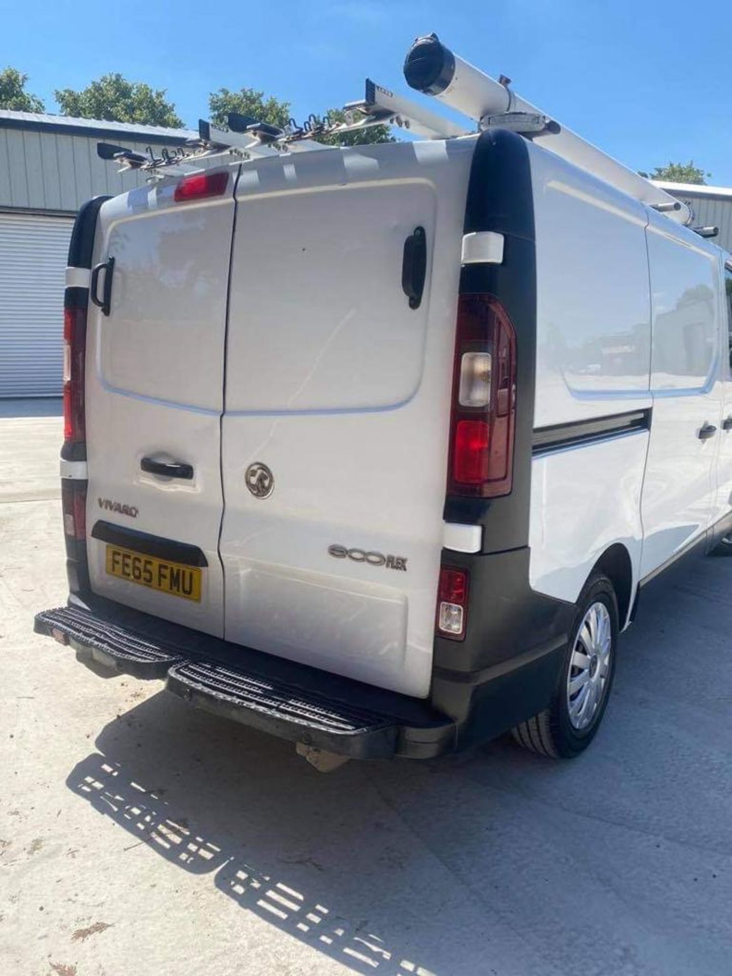 2015 VAUXHALL VIVARO 2900 CDTI ECOFLEX WHITE PANEL VAN, 1.6 DIESEL, 82K MILES WITH FSH *PLUS VAT* - Image 5 of 10