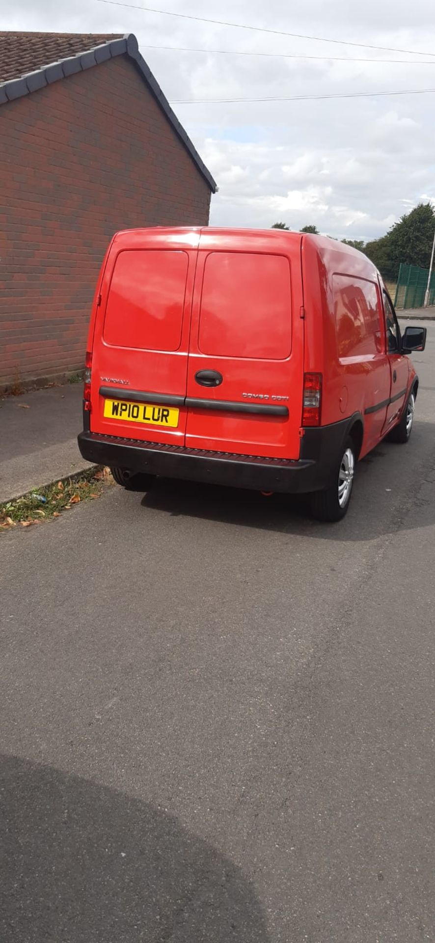 2010 VAUXHALL COMBO 1700 CDTI RED VAN, SHOWING 96,200 MILES, 1.3 DIESEL ENGINE *PLUS VAT* - Image 6 of 17