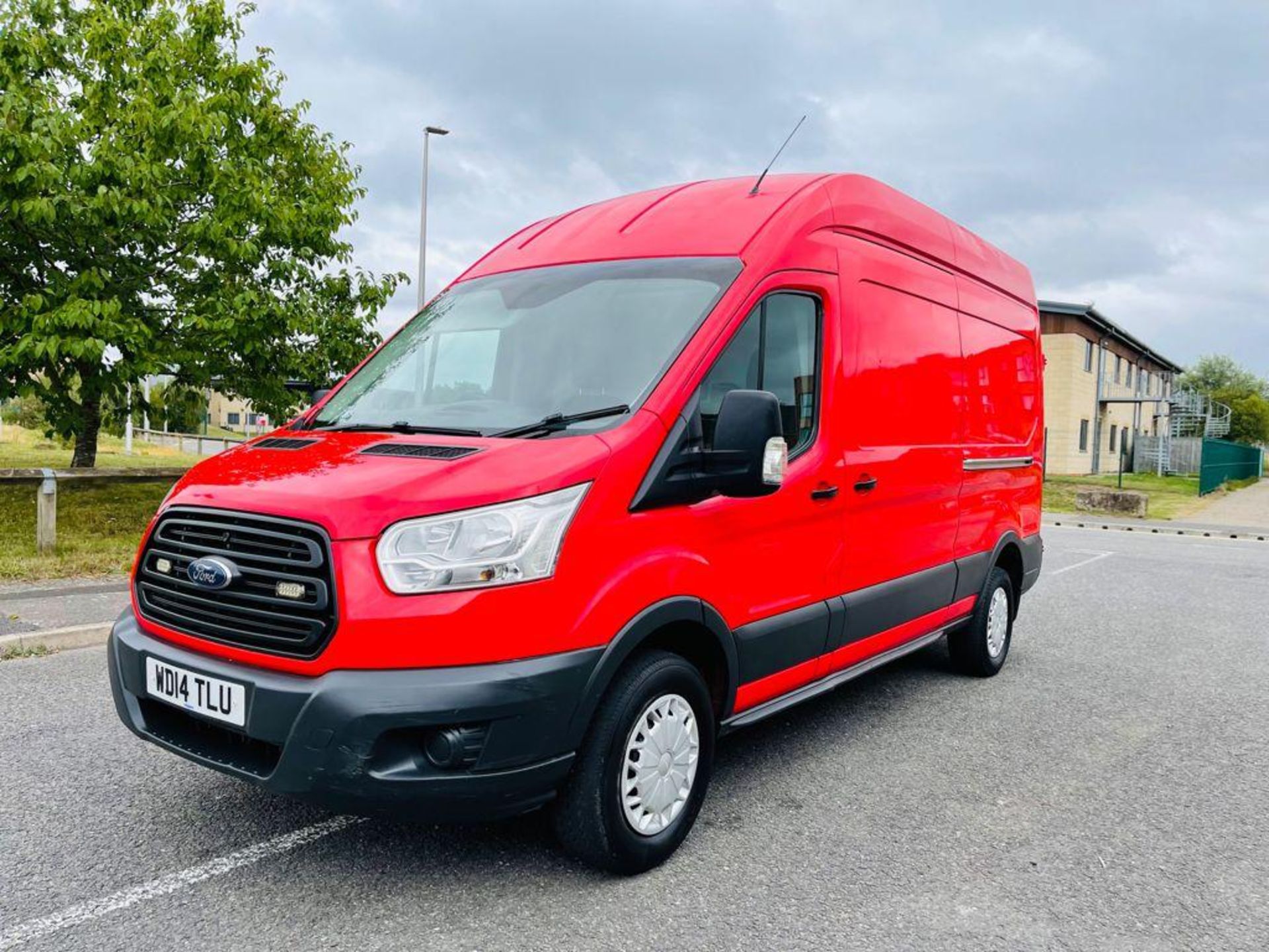 2014 FORD TRANSIT 350 RED PANEL VAN, 2.2 DIESEL ENGINE, SHOWING 120,145 MILES *NO VAT* - Image 3 of 18