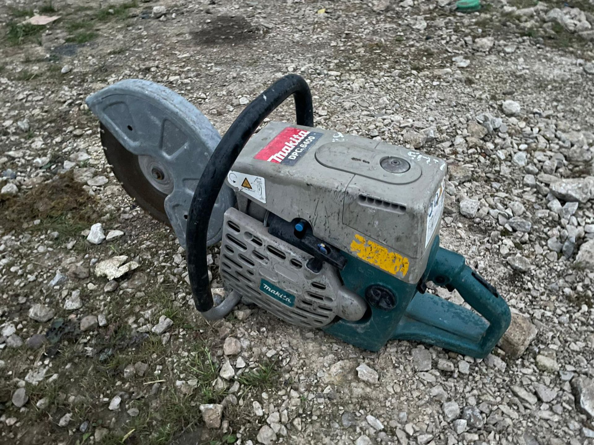 MAKITA DPC6400 PETROL DISC CUTTER, BLADE IS INCLUDED *NO VAT* - Image 2 of 5