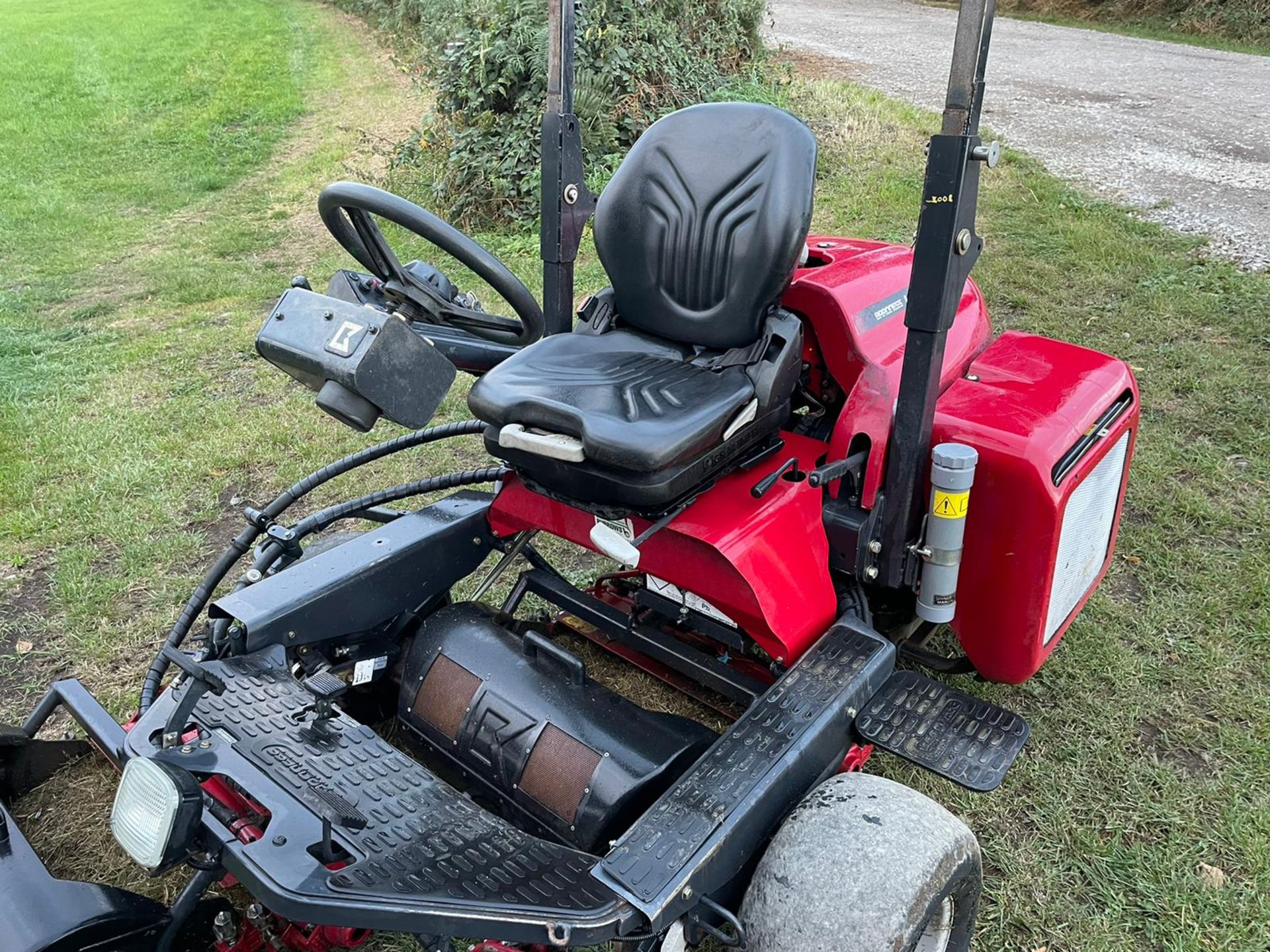 2014 BARONESS LM315GC 3WD CYLINDER MOWER WITH GRASS BOXES, RUNS DRIVES CUTS AND COLLECTS WELL - Image 13 of 16