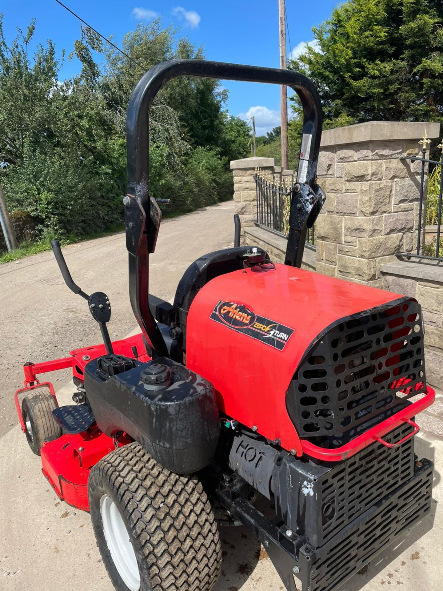 ARIENS 252 ZERO TURN DIESEL MOWER, RUNS DRIVES AND CUTS, VANGUARD 3 CYLINDER DIESEL ENGINE *PLUS VAT - Image 4 of 6