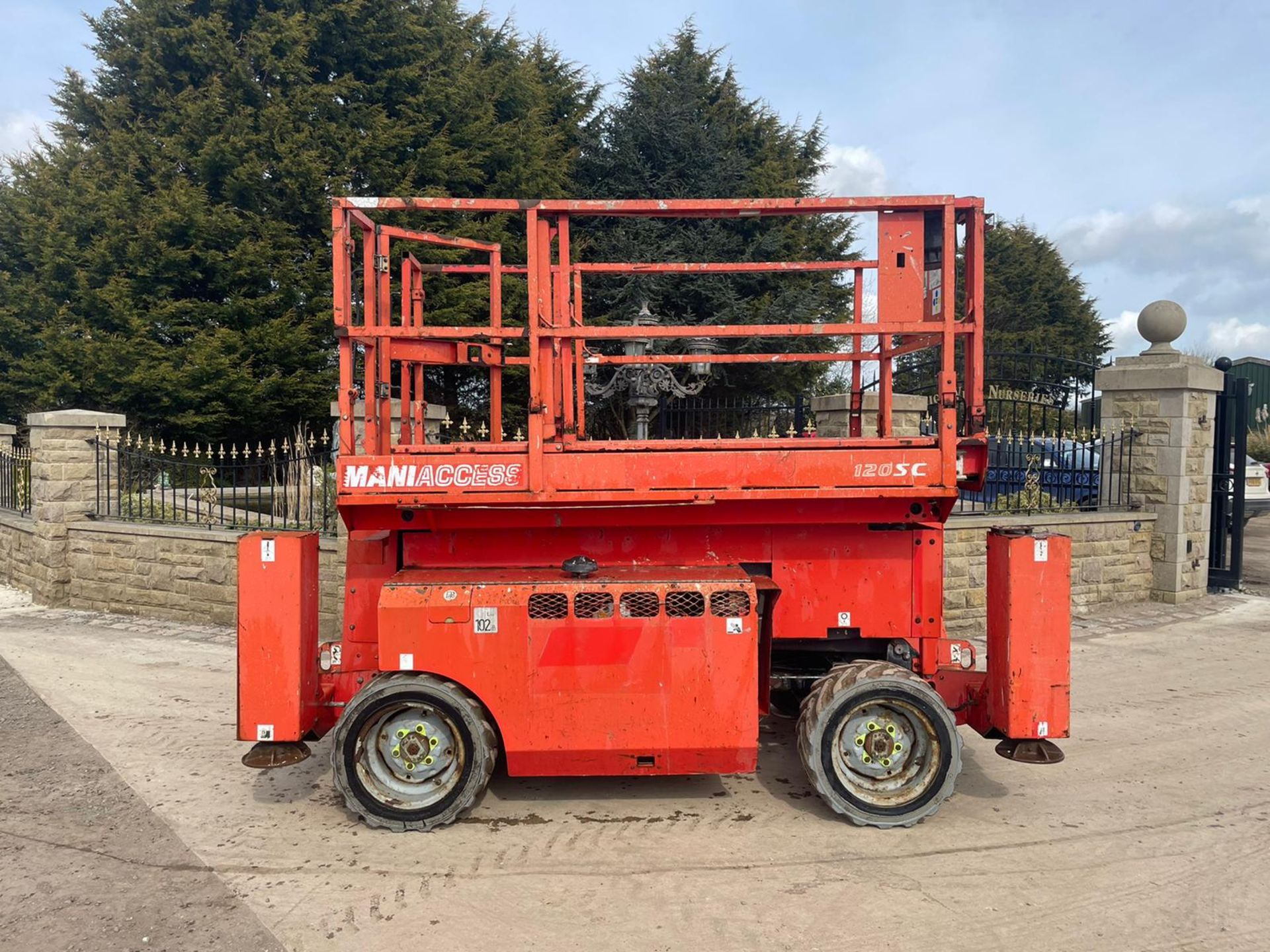 2013 MANITOU 120SC MANI-ACCESS DIESEL SCISSOR LIFT, RUNS DRIVES LIFTS, A LOW 1125 HOURS *PLUS VAT* - Image 2 of 12