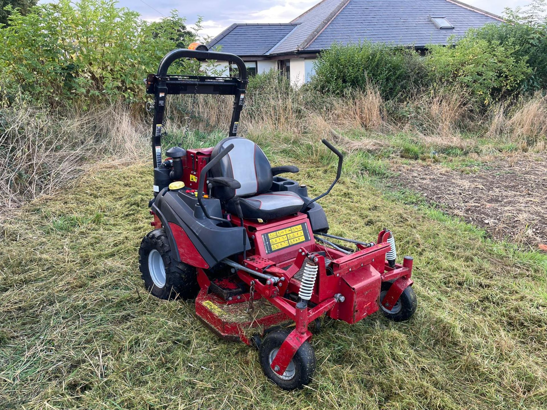 2012 FERRIS IS2500Z ZERO TURN MOWER, RUNS DRIVES AND CUTS WELL, ROAD REGISTERED, ROLL BAR *PLUS VAT* - Image 2 of 10