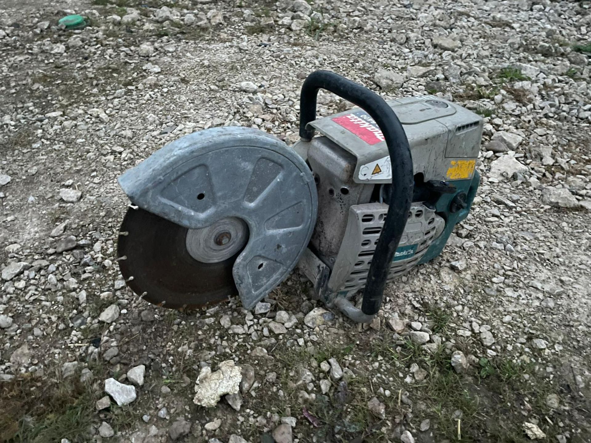 MAKITA DPC6400 PETROL DISC CUTTER, BLADE IS INCLUDED *NO VAT*