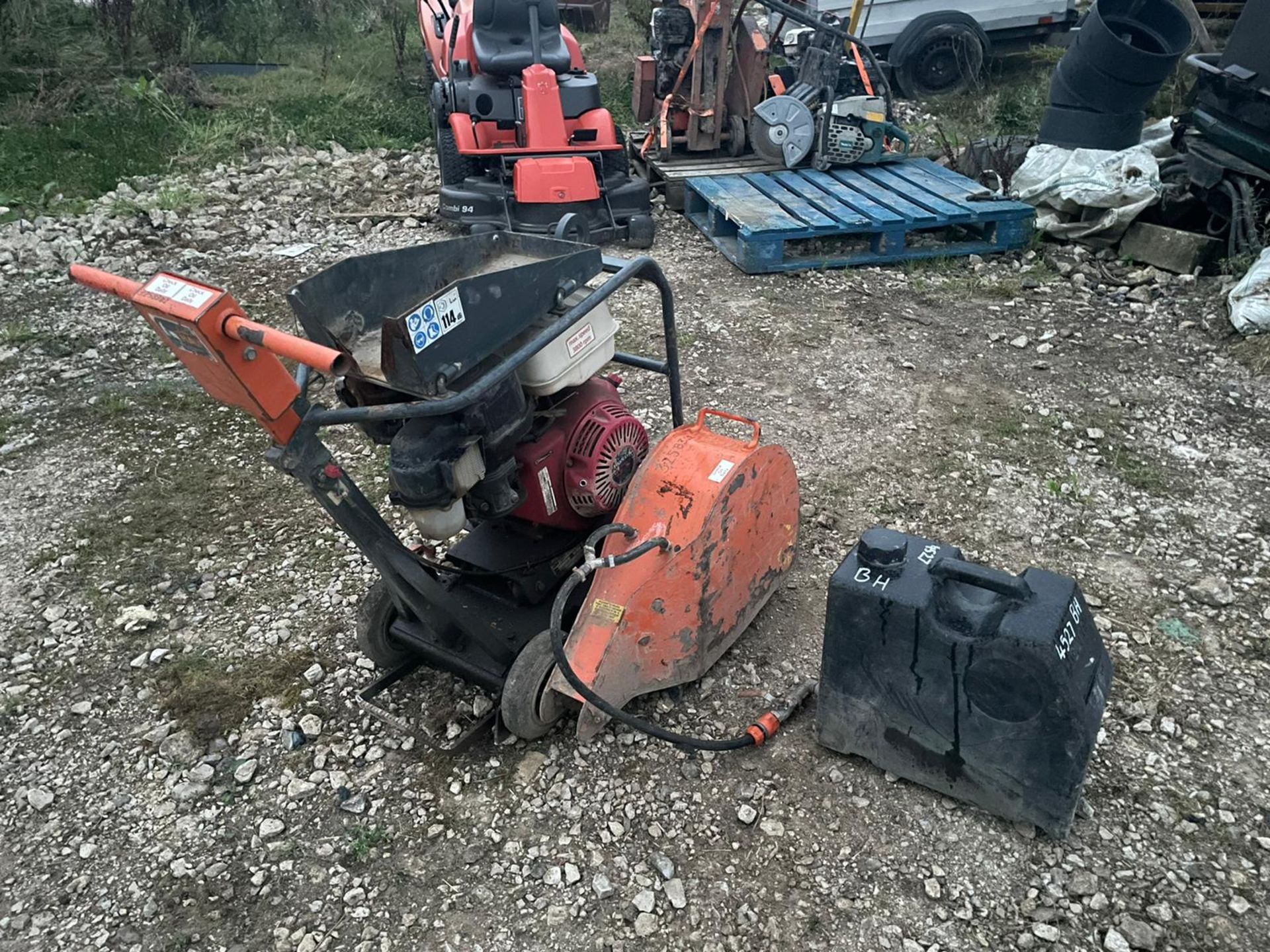 2016 BELLE DUO 350X FLOOR SAW, NO BLADES, HONDA GX390 ENGINE, ENGINE HAS COMPRESSION *NO VAT* - Image 4 of 7