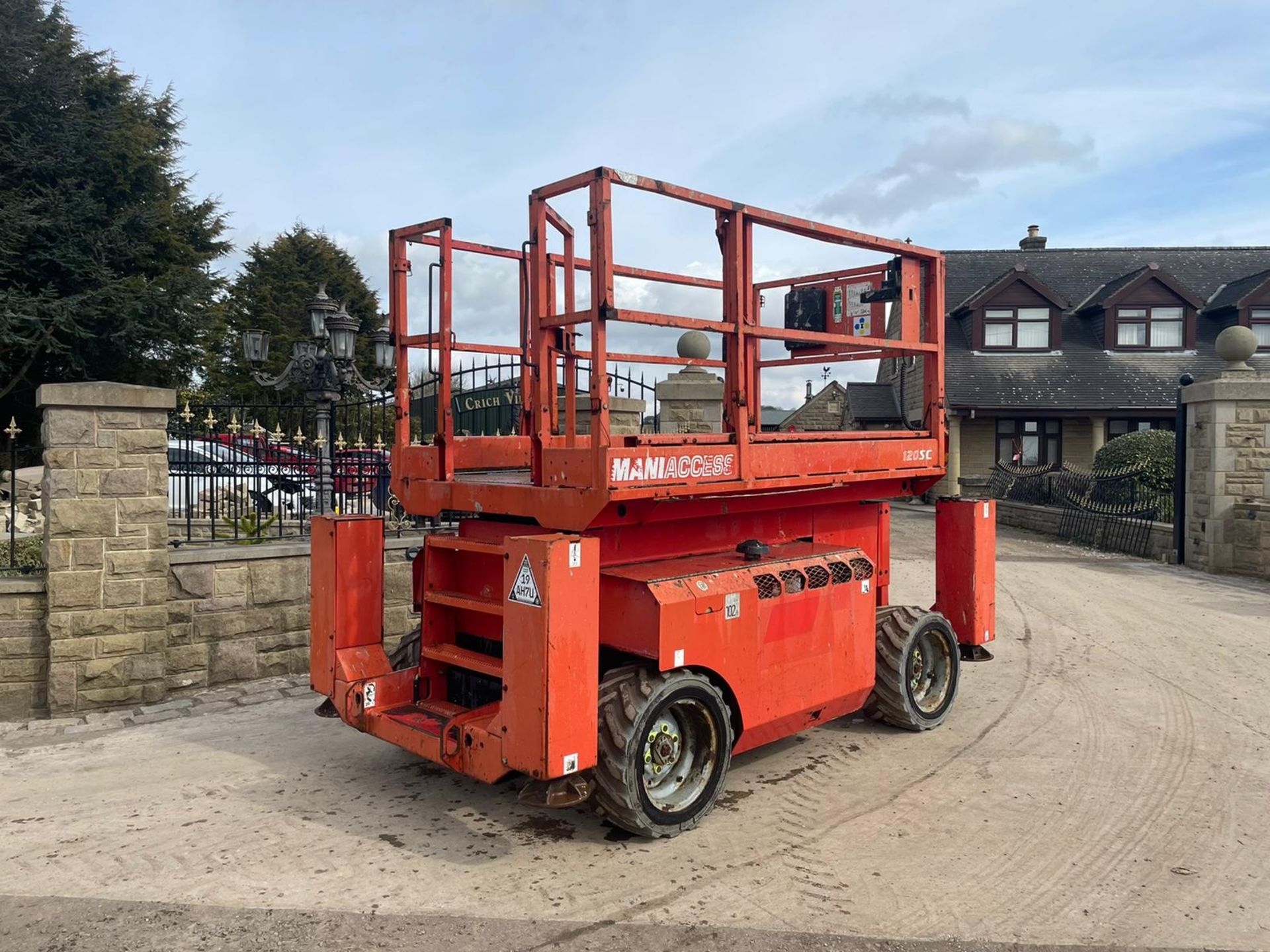 2013 MANITOU 120SC MANI-ACCESS DIESEL SCISSOR LIFT, RUNS DRIVES LIFTS, A LOW 1125 HOURS *PLUS VAT* - Image 11 of 12