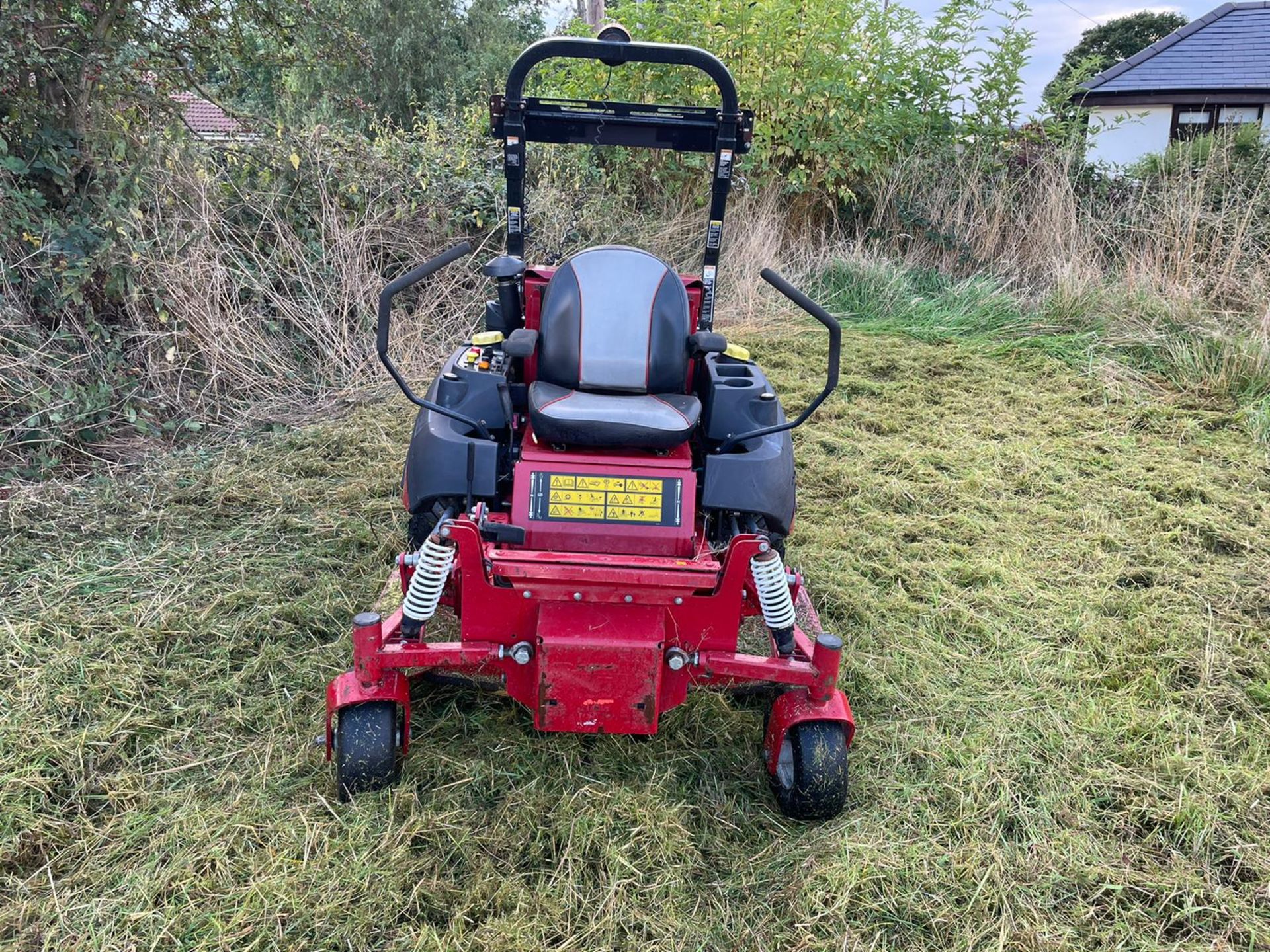 2012 FERRIS IS2500Z ZERO TURN MOWER, RUNS DRIVES AND CUTS WELL, ROAD REGISTERED, ROLL BAR *PLUS VAT* - Image 7 of 10