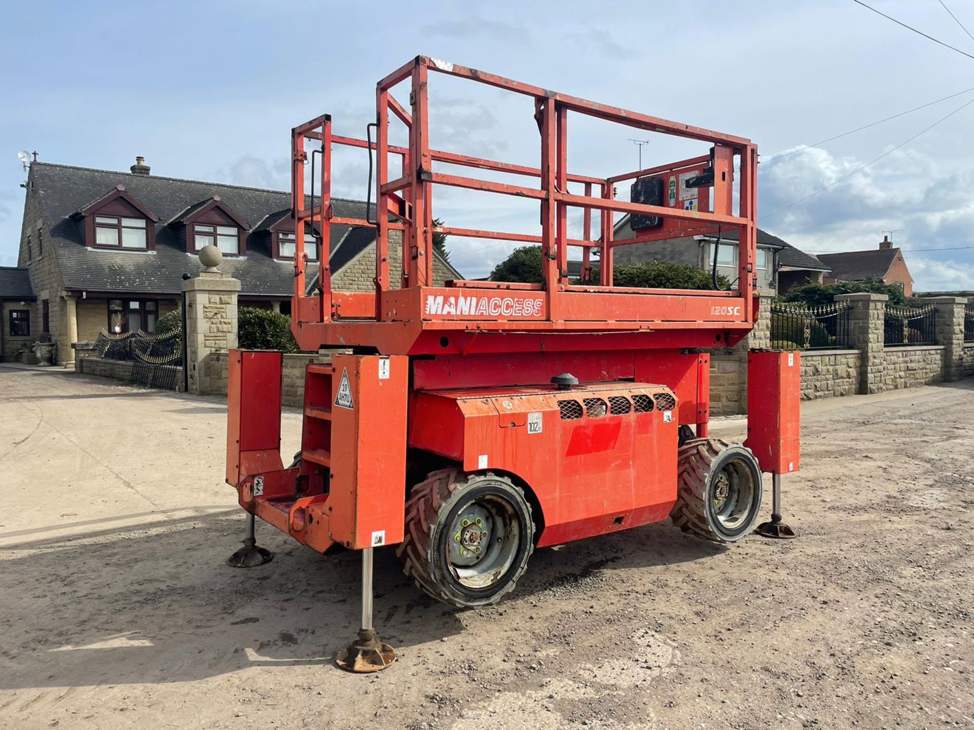 2013 MANITOU 120SC MANI-ACCESS DIESEL SCISSOR LIFT, RUNS DRIVES LIFTS, A LOW 1125 HOURS *PLUS VAT* - Image 4 of 12