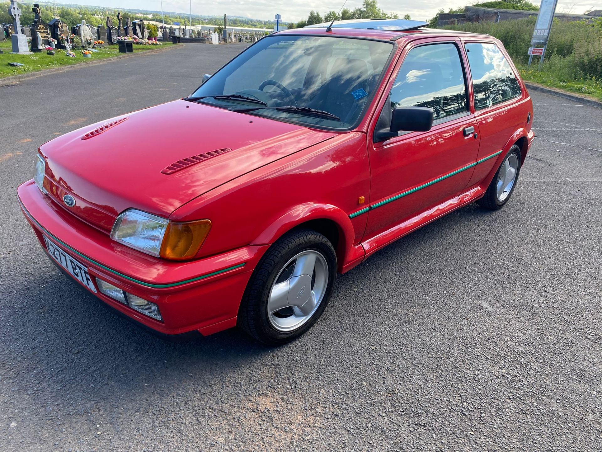 1992 FORD FIESTA XR2 I RED 3 DOOR HATCHBACK, 1.8 PETROL ENGINE, MANUAL 5 GEARS *NO VATT* - Image 9 of 30