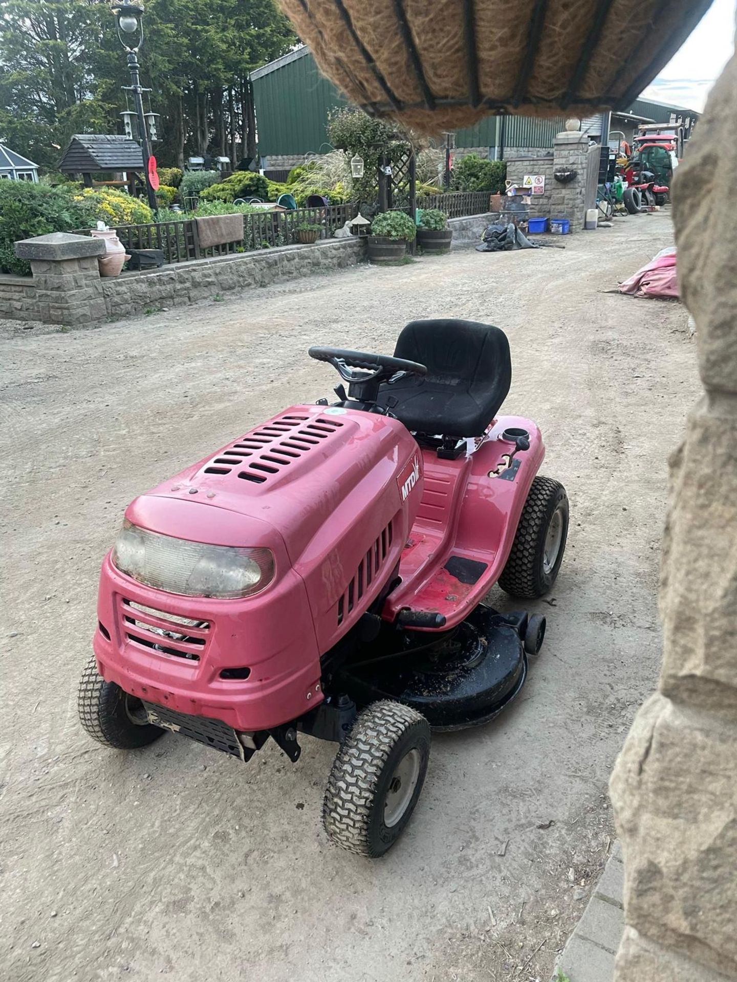 MTD LAWNFLITE RF125M RIDE ON LAWN MOWER, RUNS WORKS AND CUTS, 12.5hp ENGINE *NO VAT* - Image 2 of 4