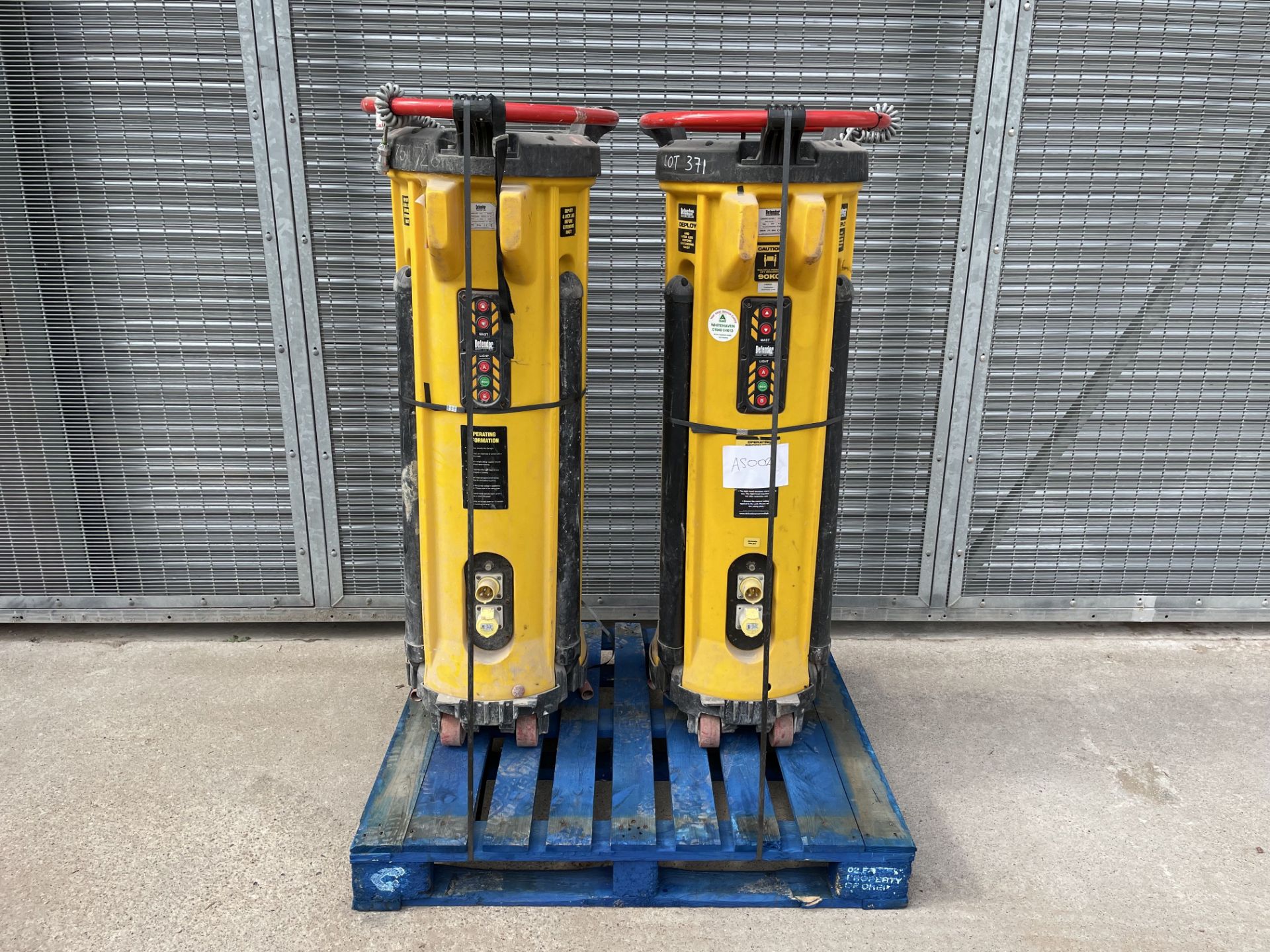 DEFENDER LUMINATOR 110v LIGHT TOWERS, MISSING HEADS, NO RESERVE *PLUS VAT* - Image 2 of 3