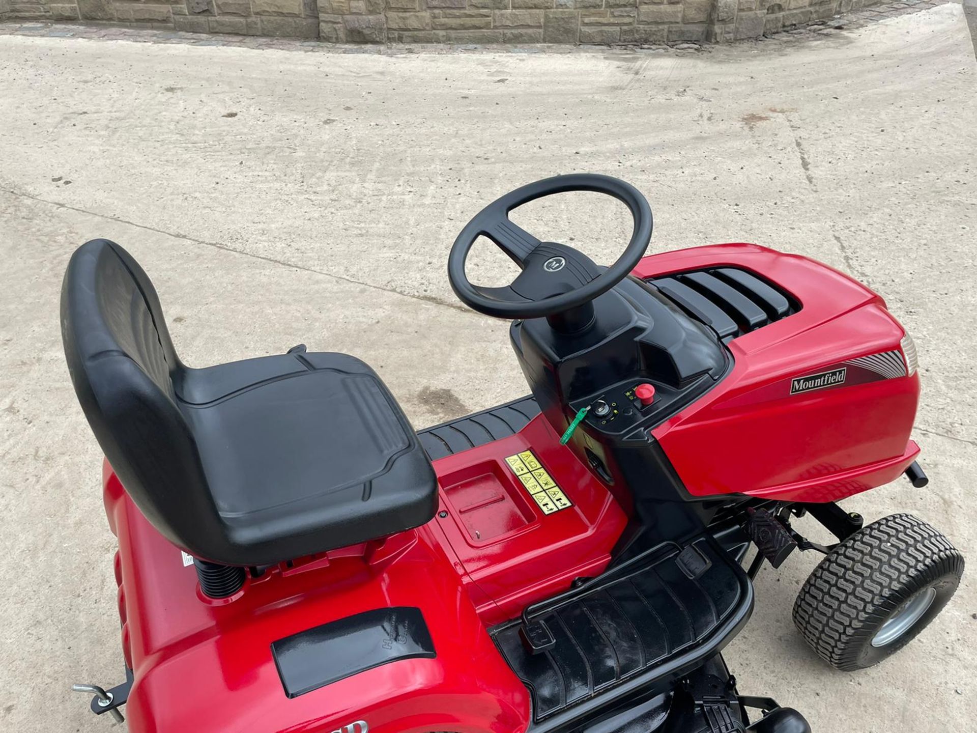 2017 MOUNTFIELD 1543H-SD RIDE ON MOWER, RUNS DRIVES AND CUTS, REAR TOW BAR *NO VAT* - Image 7 of 9