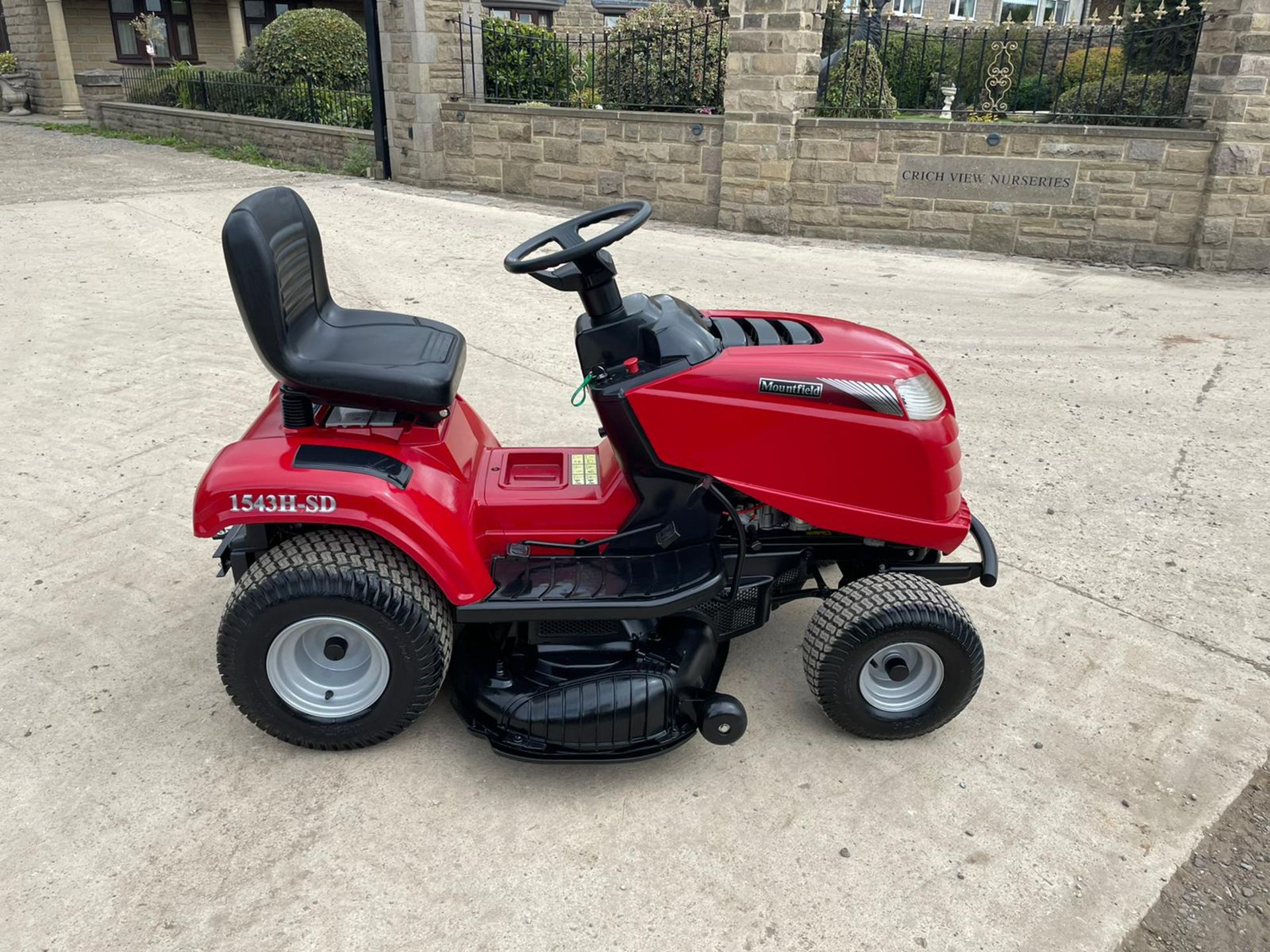 2017 MOUNTFIELD 1543H-SD RIDE ON MOWER, RUNS DRIVES AND CUTS, REAR TOW BAR *NO VAT* - Image 5 of 9