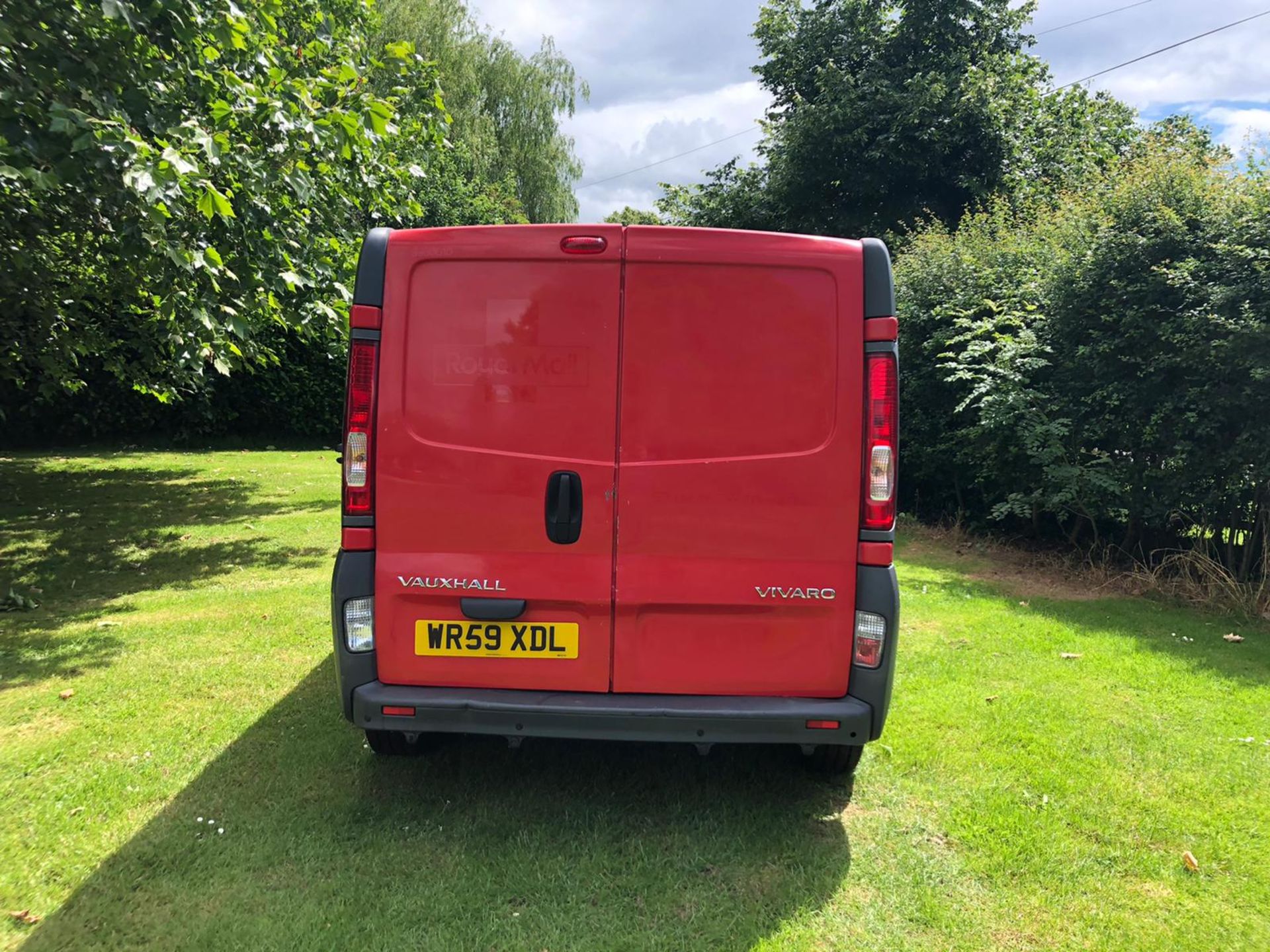 KB - 2009 VAUXHALL VIVARO 2700 CDTI SWB RED PANEL VAN, 2.0 DIESEL ENGINE, 79,026 MILES *PLUS - Image 6 of 14