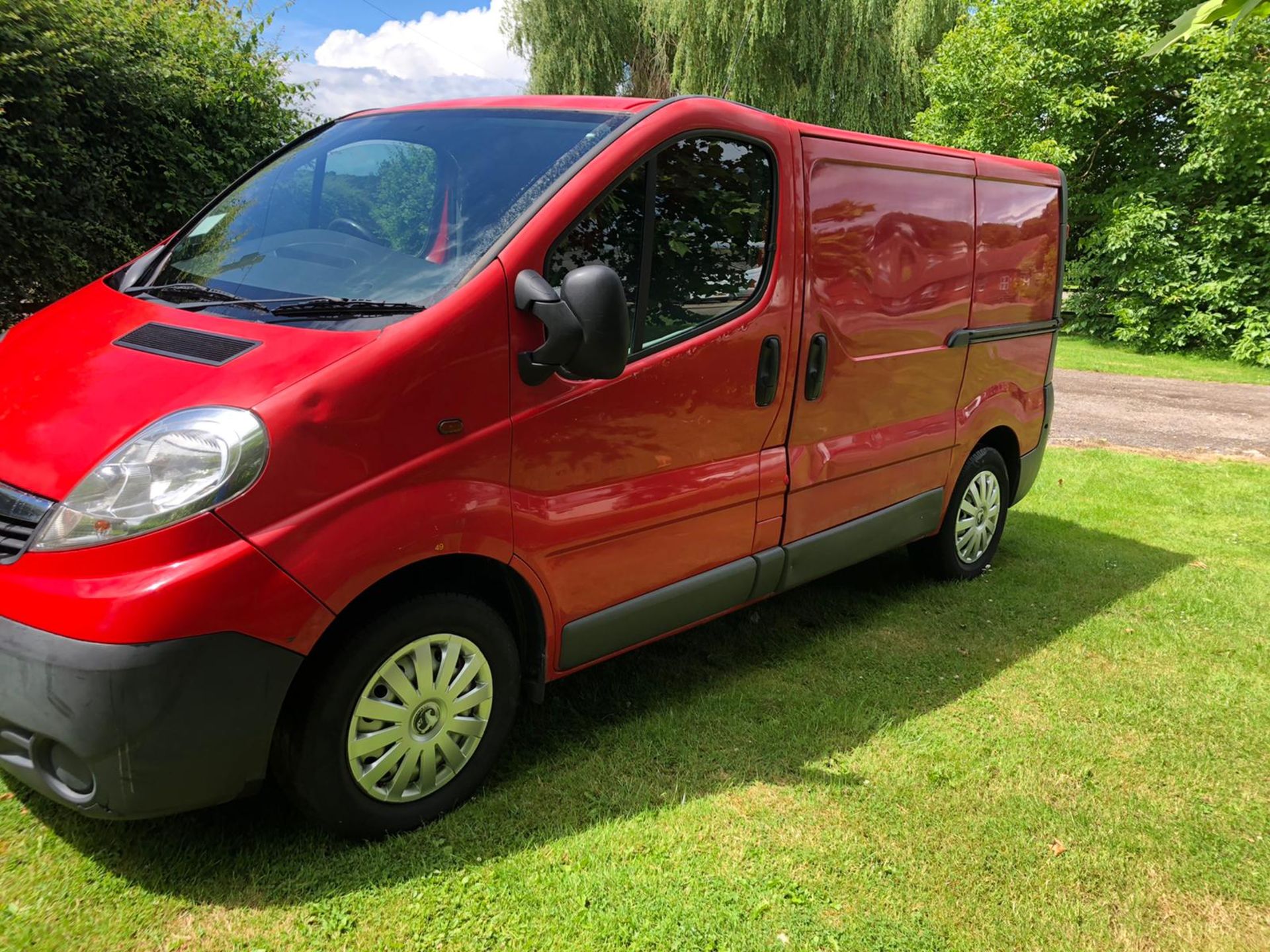 KB - 2009 VAUXHALL VIVARO 2700 CDTI SWB RED PANEL VAN, 2.0 DIESEL ENGINE, 79,026 MILES *PLUS - Image 3 of 14