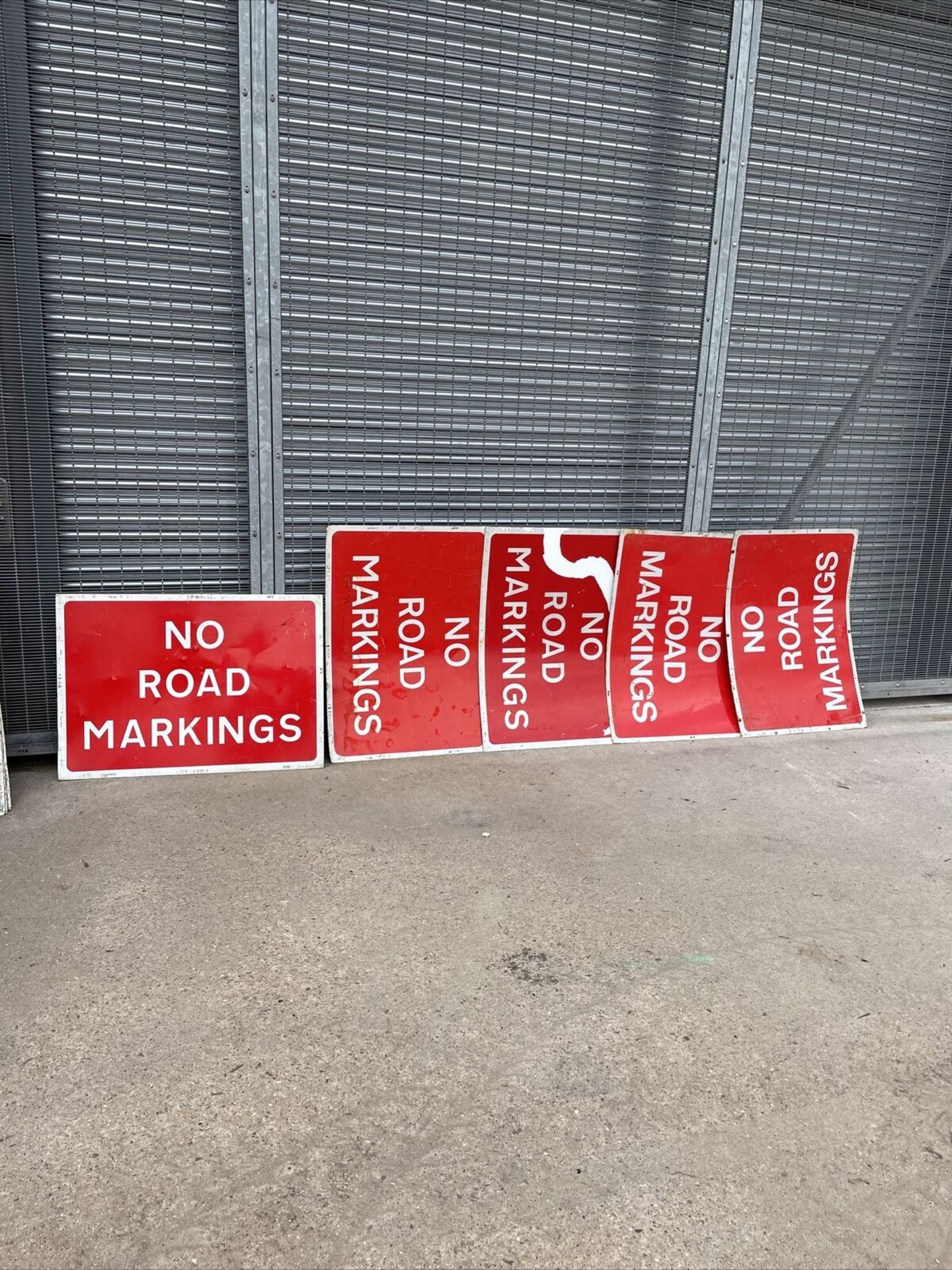 330 ROAD SIGNS IN TOTAL, SEE PICTURES FOR A LIST OF ALL SIGNS INCLUDED, NO RESERVE *PLUS VAT* - Image 25 of 54