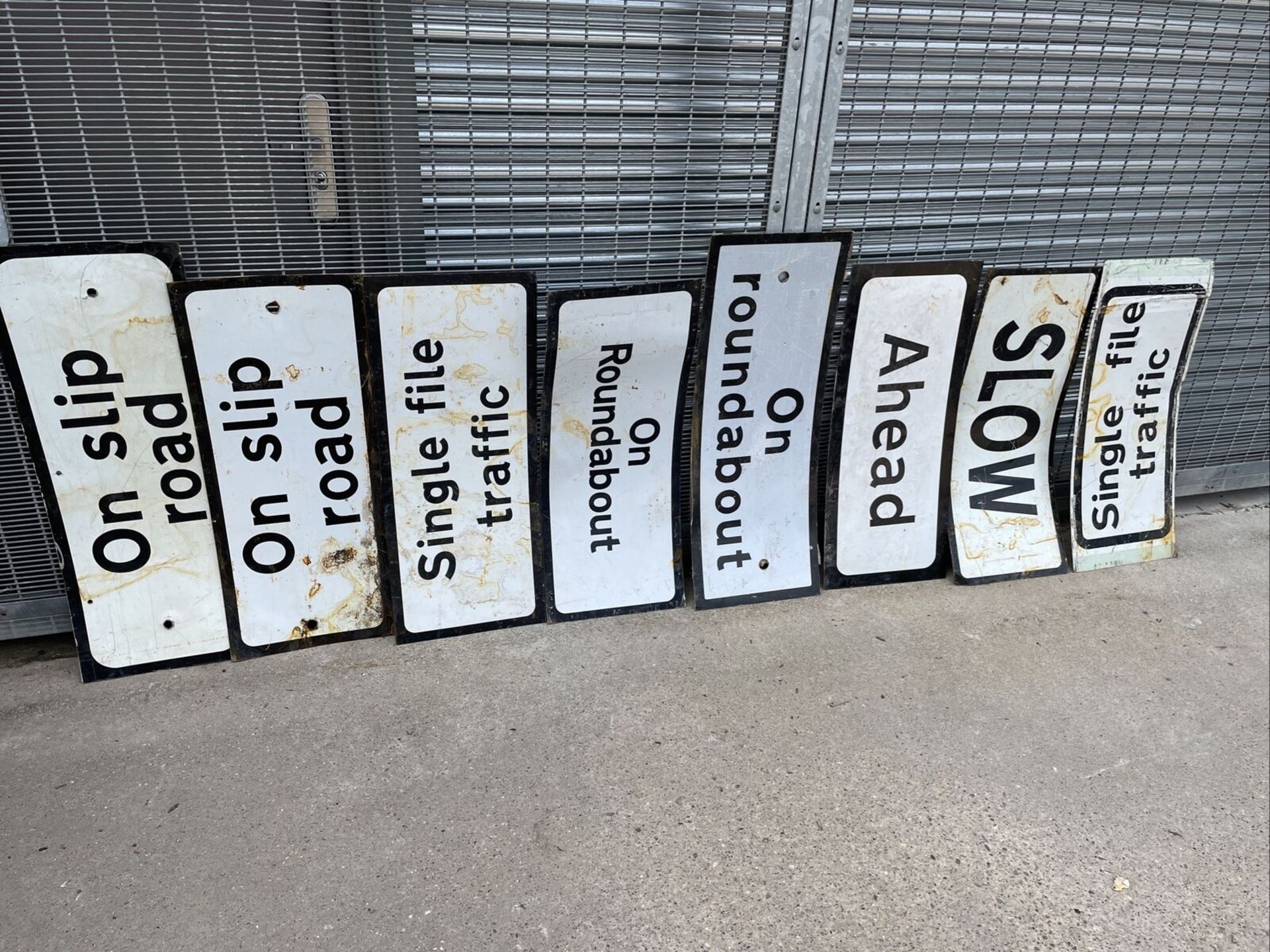 330 ROAD SIGNS IN TOTAL, SEE PICTURES FOR A LIST OF ALL SIGNS INCLUDED, NO RESERVE *PLUS VAT* - Image 34 of 54
