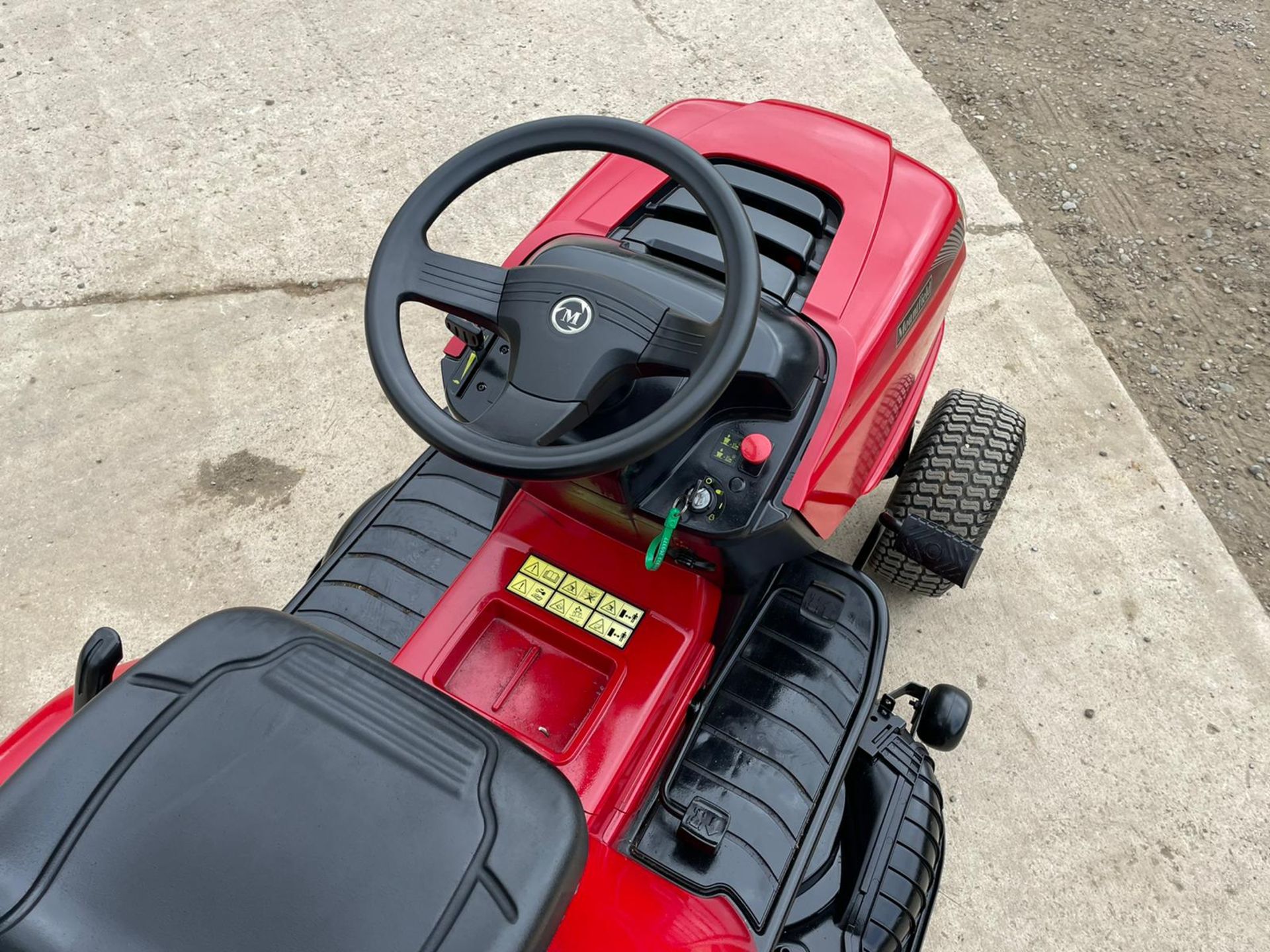 2017 MOUNTFIELD 1543H-SD RIDE ON MOWER, RUNS DRIVES AND CUTS, REAR TOW BAR *NO VAT* - Image 6 of 9