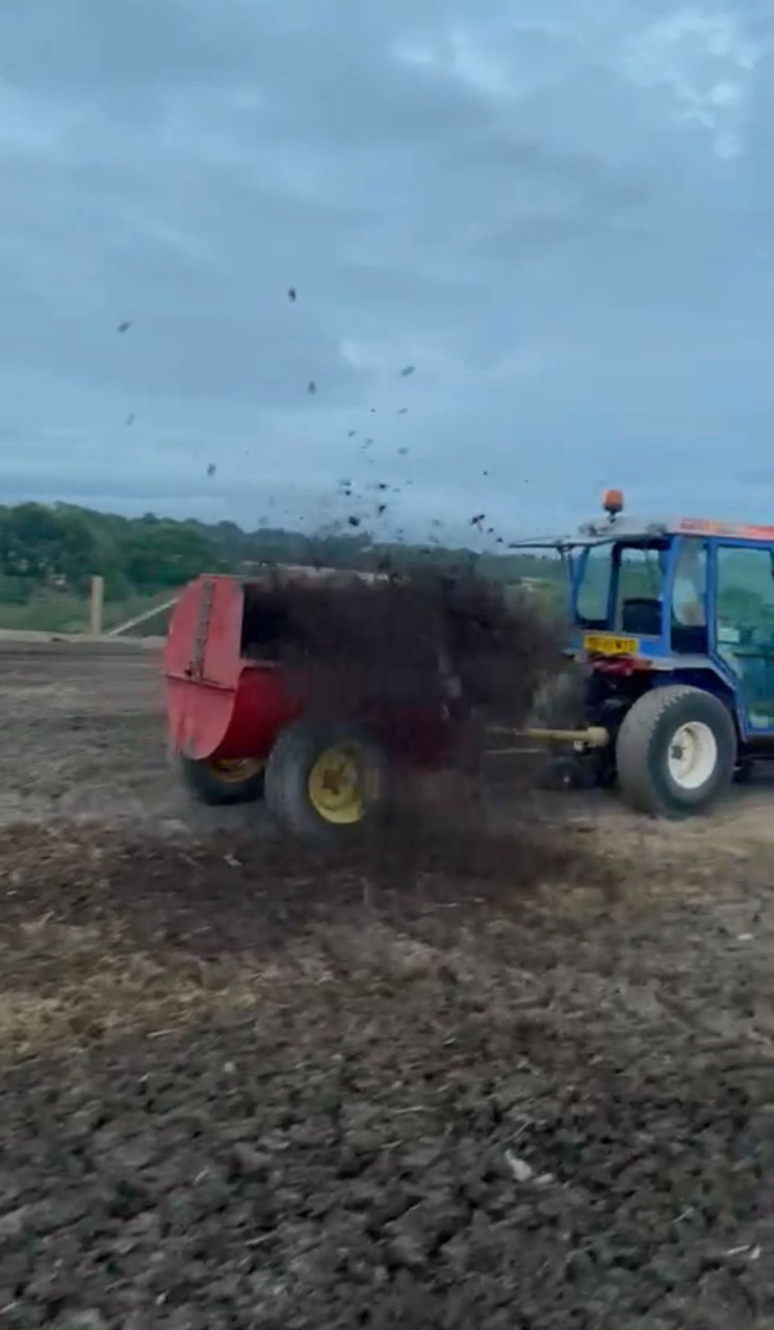 BSG COMPACT TRACTOR MUCK SPREADER, STILL IN WEEKLY USE *NO VAT* - Image 3 of 6