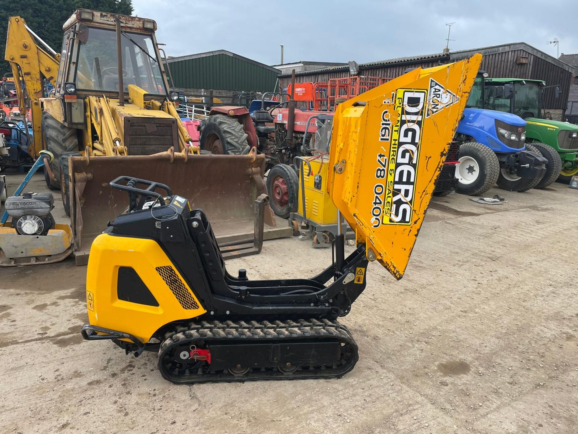 2018 JCB HTD-5 MINI TRACKED DUMPER, RUNS DRIVES AND DUMPS, HIGH TIP DUMP, 2 SPEED TRACKING *PLUS VAT - Image 4 of 7