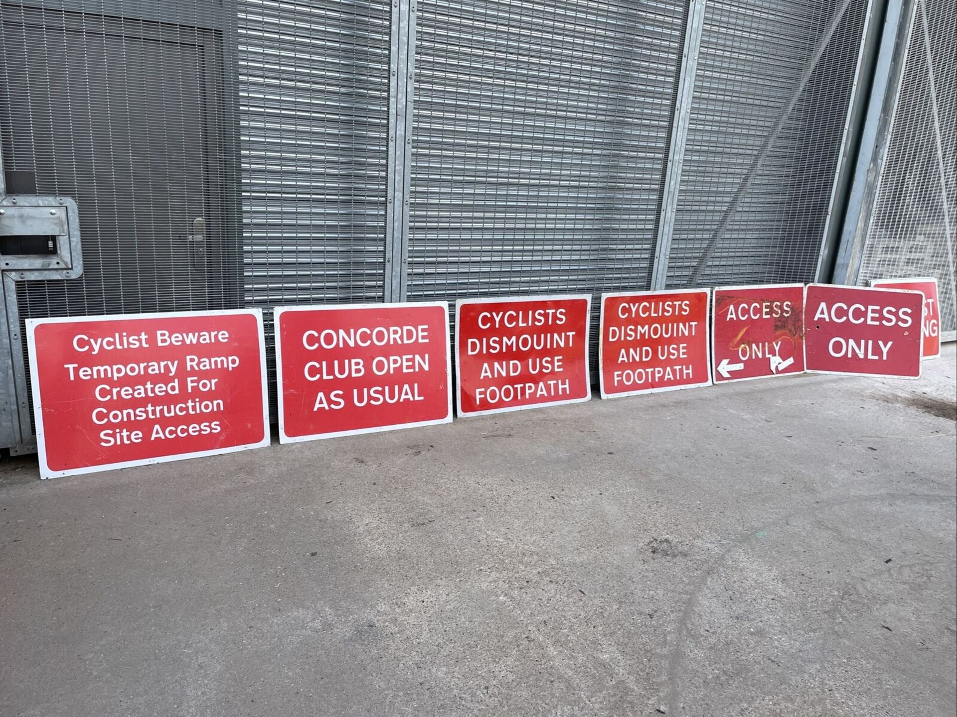 330 ROAD SIGNS IN TOTAL, SEE PICTURES FOR A LIST OF ALL SIGNS INCLUDED, NO RESERVE *PLUS VAT* - Image 7 of 54