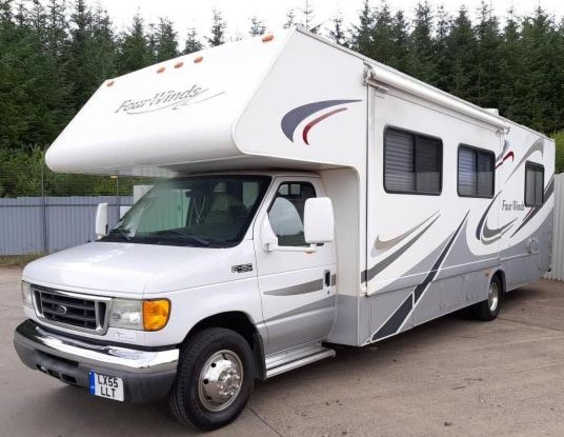 FORD E450 FOURWINDS RV 7 BERTH LHD MOTORHOME, VERY LOW MILEAGE 34,453 MILES *NO VAT* - Image 2 of 13