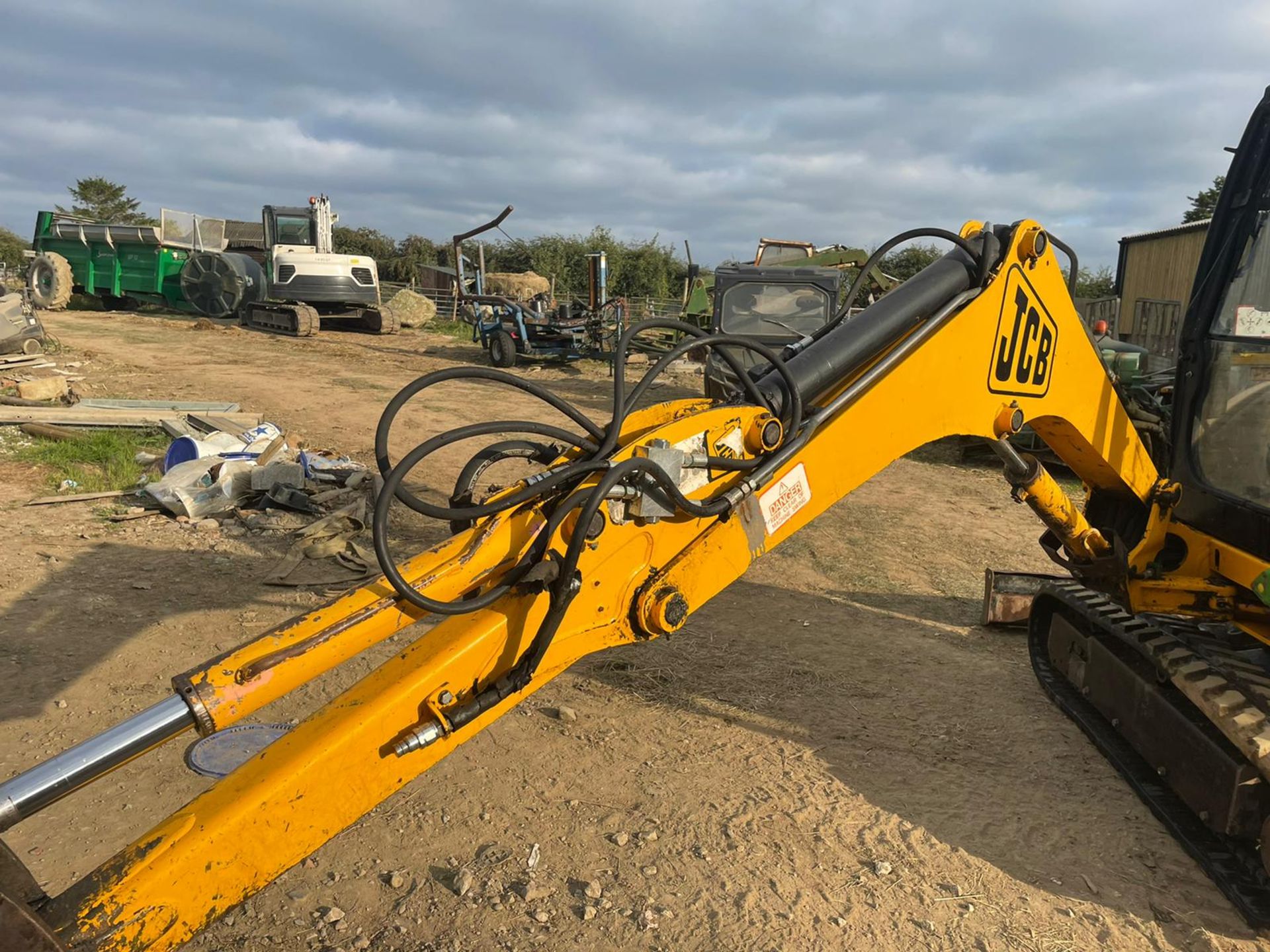 2005 JCB 8027 ZTS MINI DIGGER, RUNS DRIVES AND DIGS, SHOWING A LOW 268 HOURS, FULLY GLASS CAB - Image 9 of 24