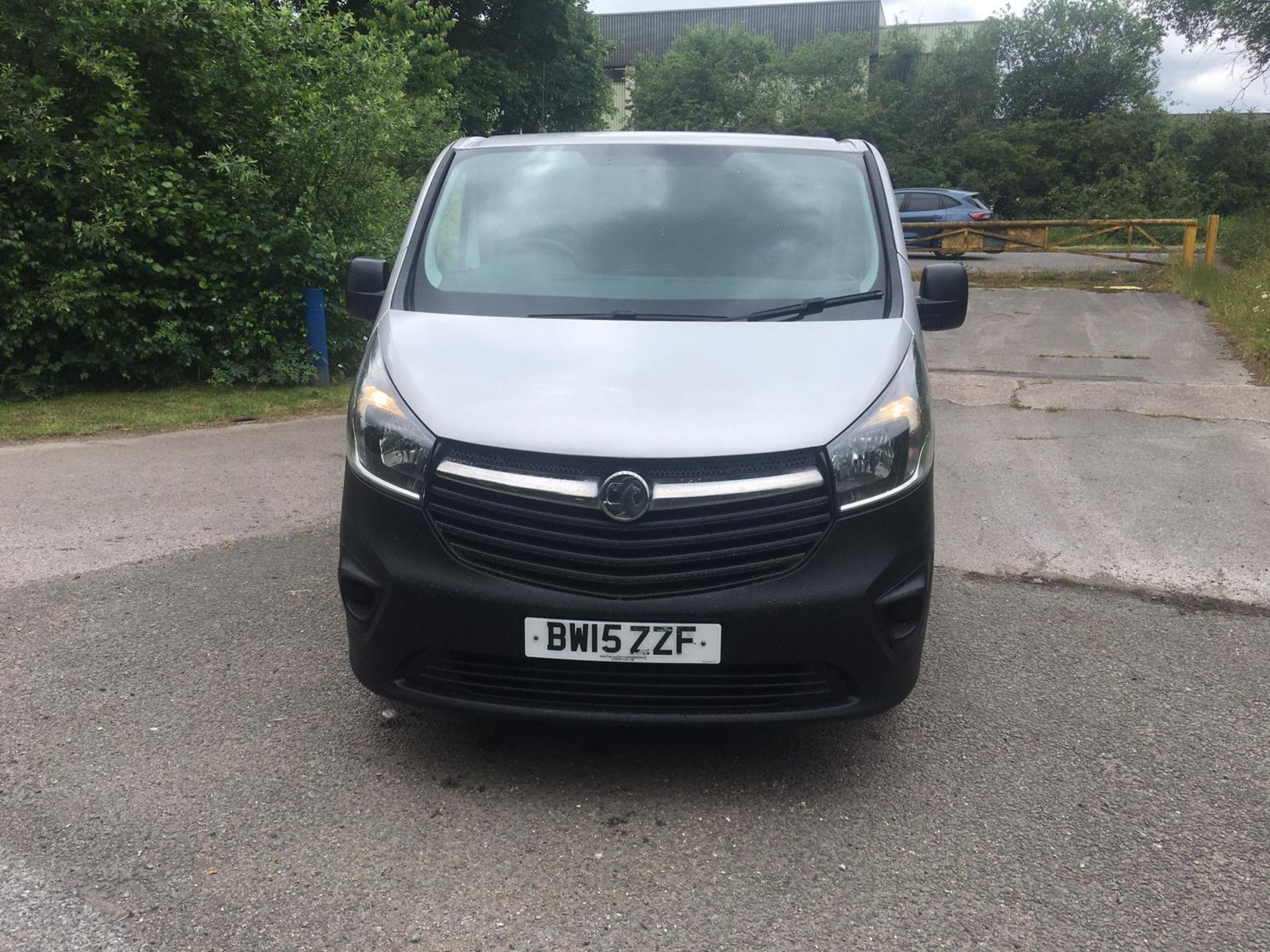 2015 VAUXHALL VIVARO 2900 CDTI GREY PANEL VAN, 1.6 DIESEL ENGINE, 101,011 MILES *NO VAT* - Image 2 of 25