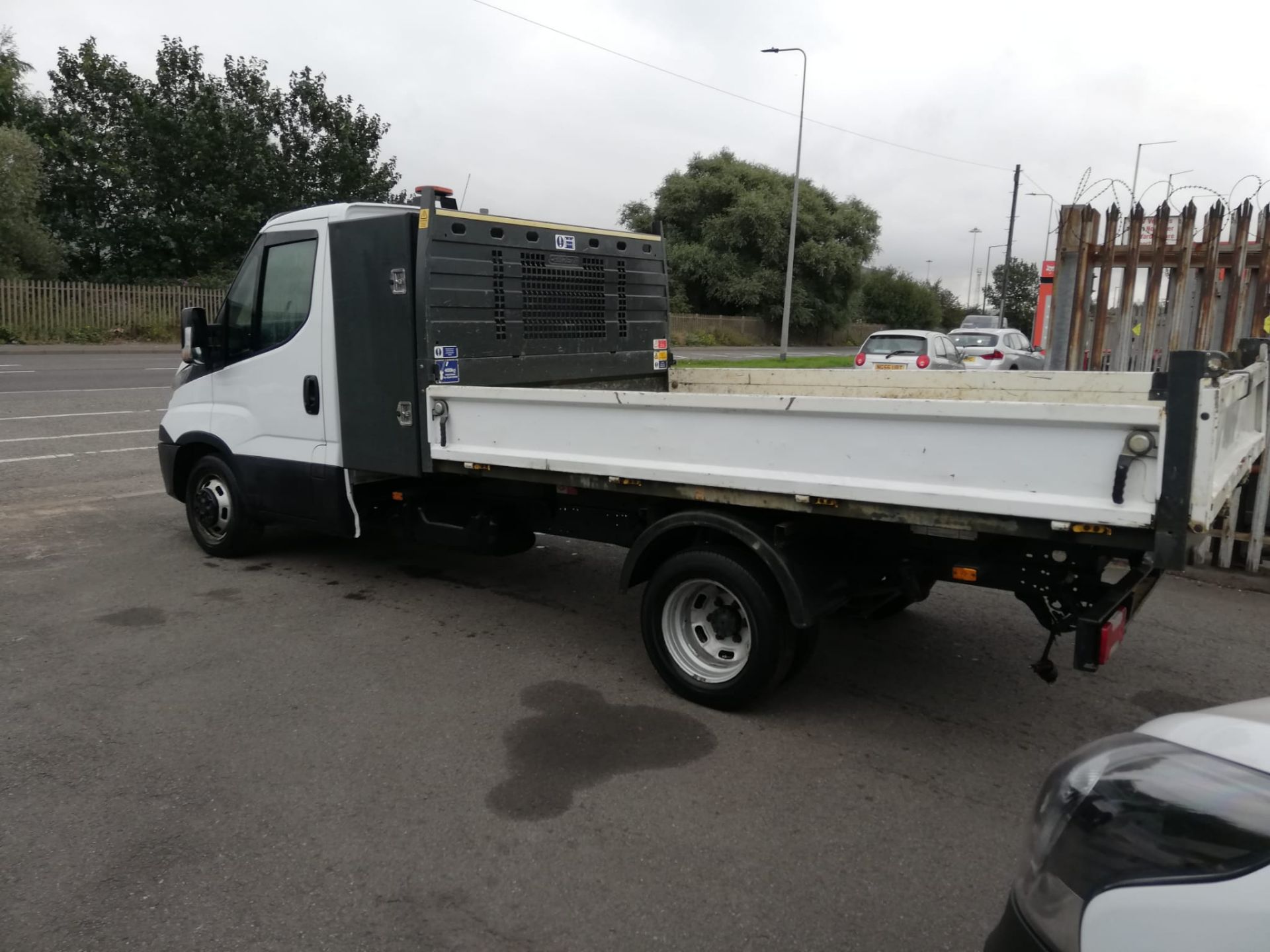 2017 IVECO DAILY 35C14 WHITE LWB TIPPER WITH STORAGE BOX, 88K MILES, 2.3 DIESEL ENGINE *PLUS VAT* - Image 5 of 15