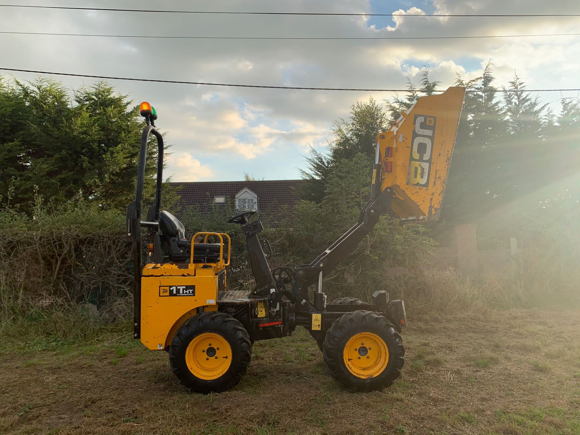 2016 JCB 1THT 1 TON DUMPER, RUNS DRIVES AND TIPS, PIVOT STEERED, HYDROSTATIC, GOOD SOLID SKIP - Image 6 of 12