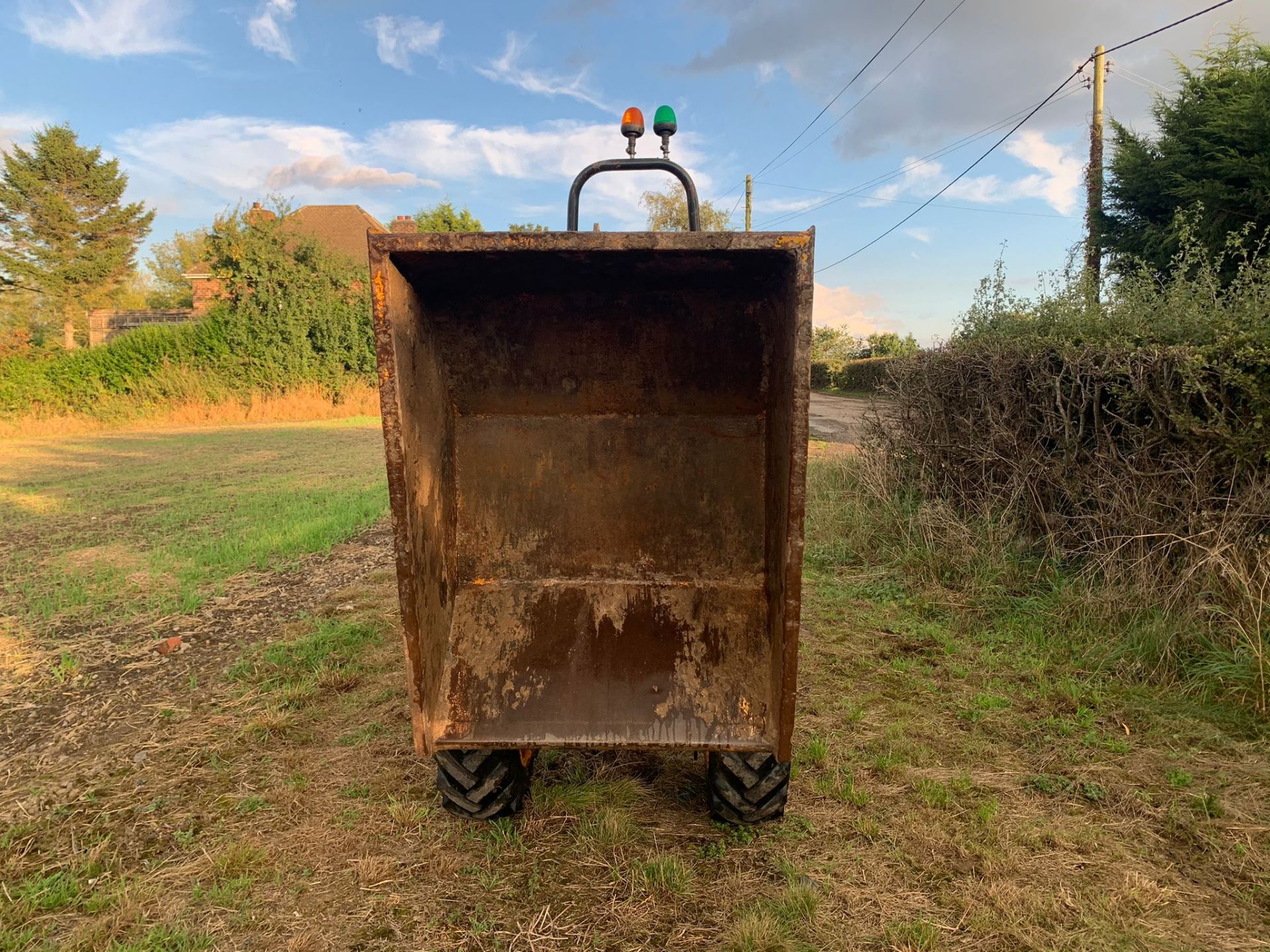 2016 JCB 1THT 1 TON DUMPER, RUNS DRIVES AND TIPS, PIVOT STEERED, HYDROSTATIC, GOOD SOLID SKIP - Image 12 of 12