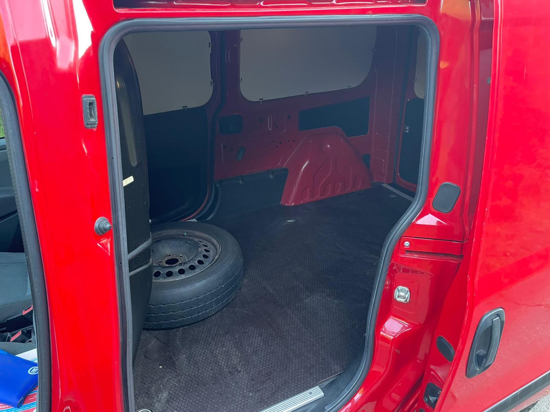 2014 FIAT DOBLO 16V MULTIJET RED PANEL VAN, 1.3 DIESEL, 108,305 MILES, MANUAL GEARBOX *NO VAT* - Image 12 of 22