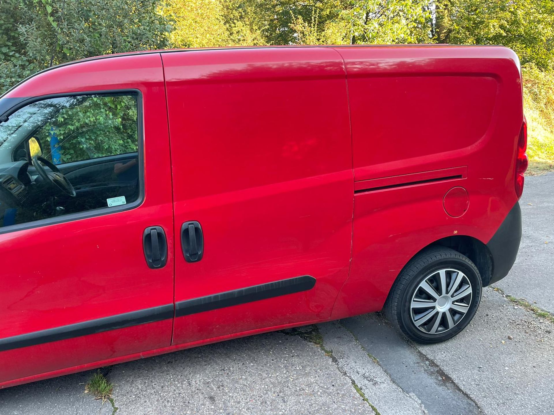 2014 FIAT DOBLO 16V MULTIJET RED PANEL VAN, 1.3 DIESEL, 108,305 MILES, MANUAL GEARBOX *NO VAT* - Image 4 of 22