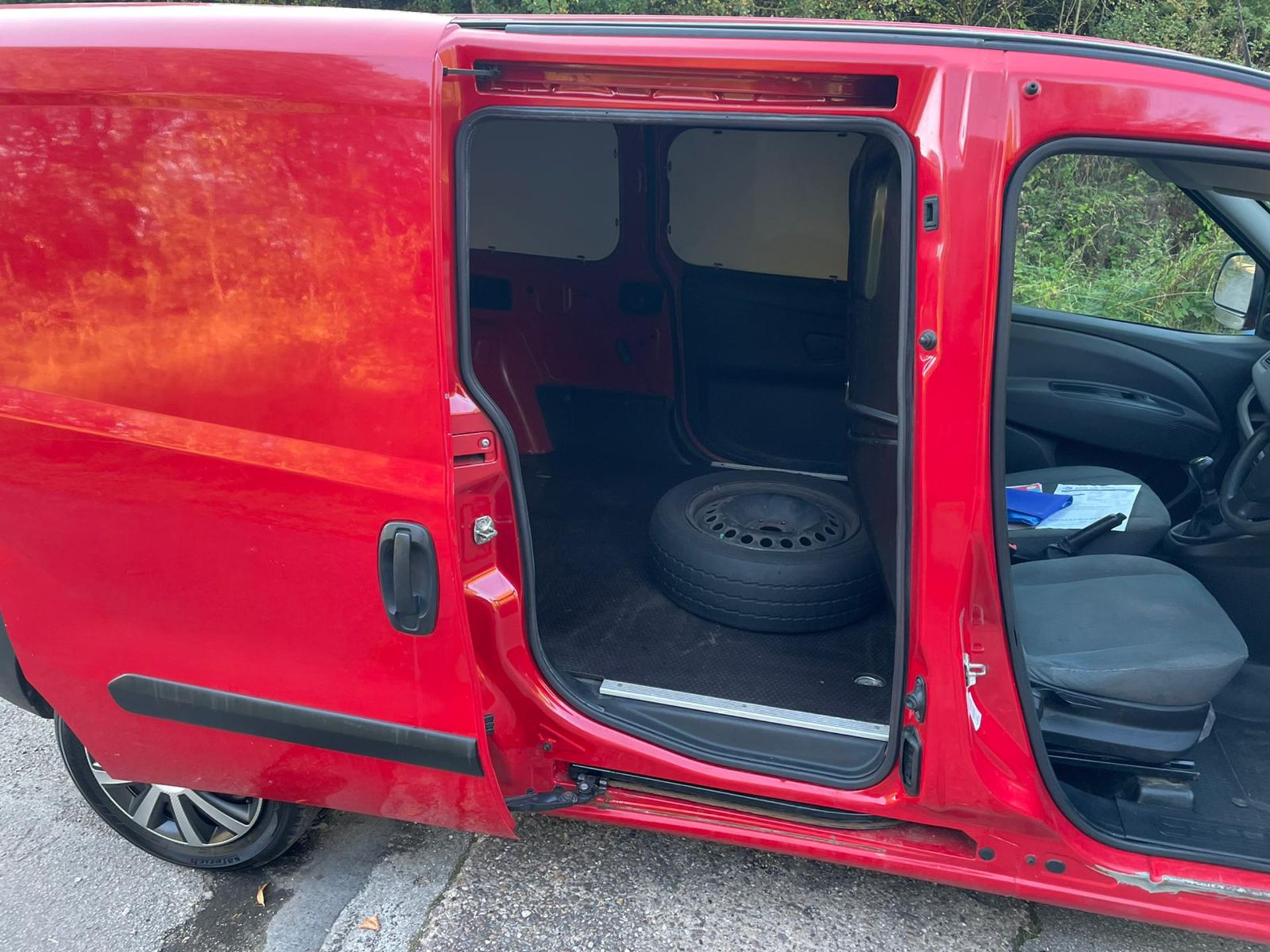 2014 FIAT DOBLO 16V MULTIJET RED PANEL VAN, 1.3 DIESEL, 108,305 MILES, MANUAL GEARBOX *NO VAT* - Image 11 of 22